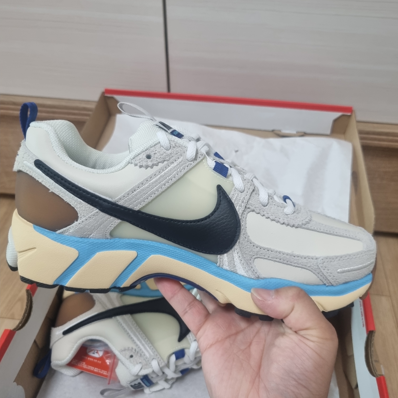 (W) Nike Zoom Vomero 5 PRM Designed by Japan 착용 스타일 - 1