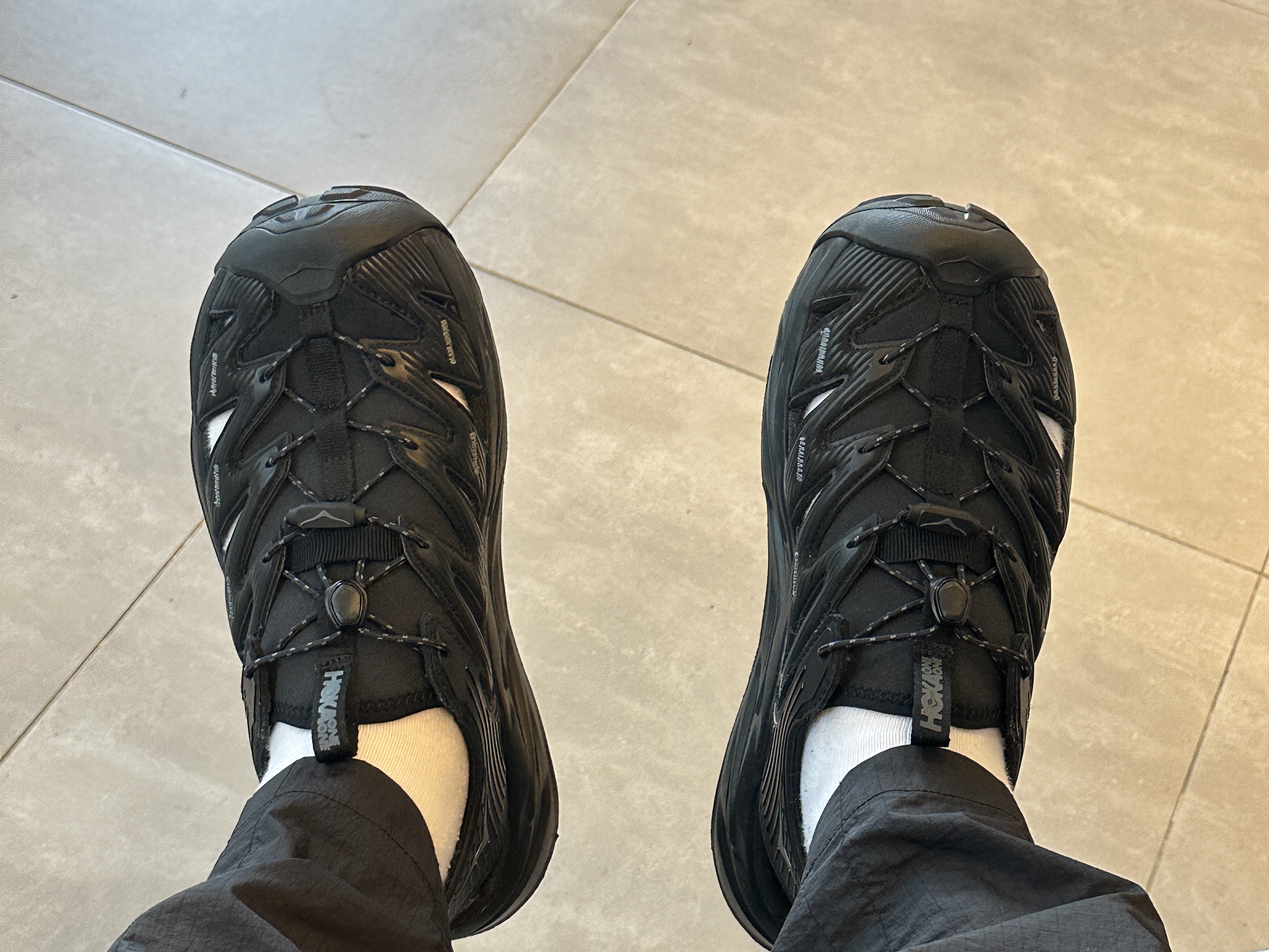 Hoka Hopara Black 착용 스타일 - 2