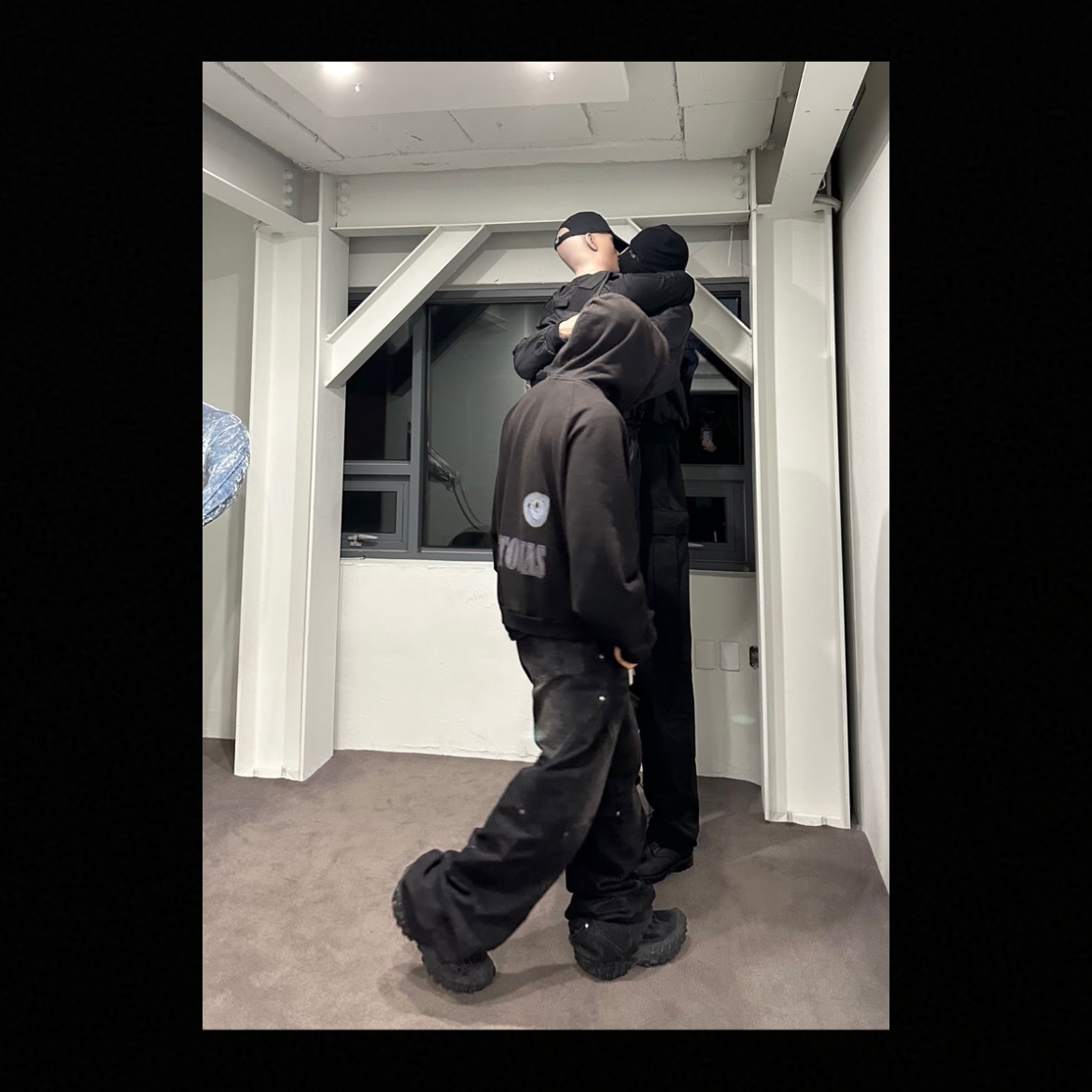 Balenciaga Defender Sneakers Black, Project G/R Mind Slaughter Vintage Washeed Hoodie Black 착용 스타일 - 2