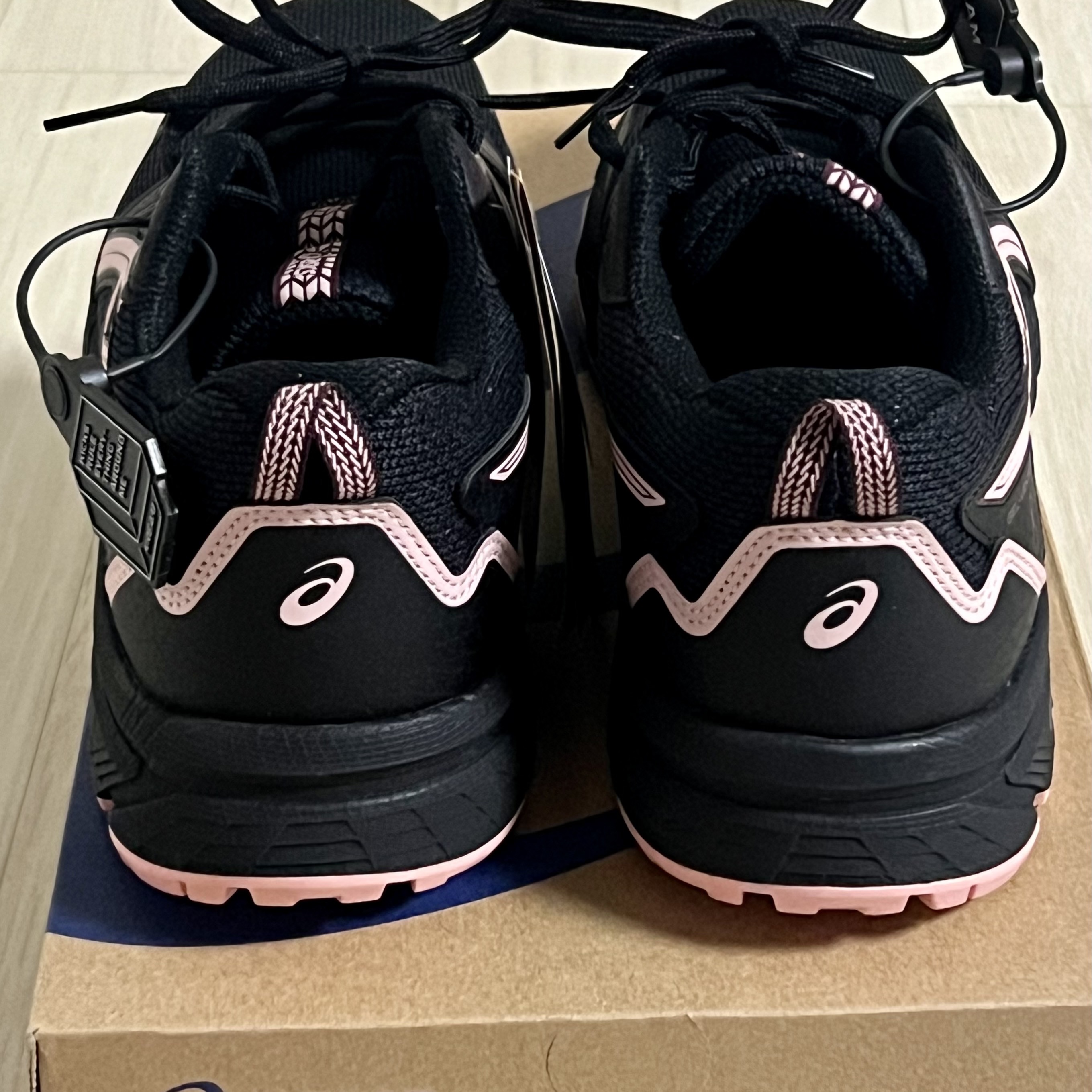 (W) Asics Gel-Venture 8 Black Frosted Rose 착용 스타일 - 2