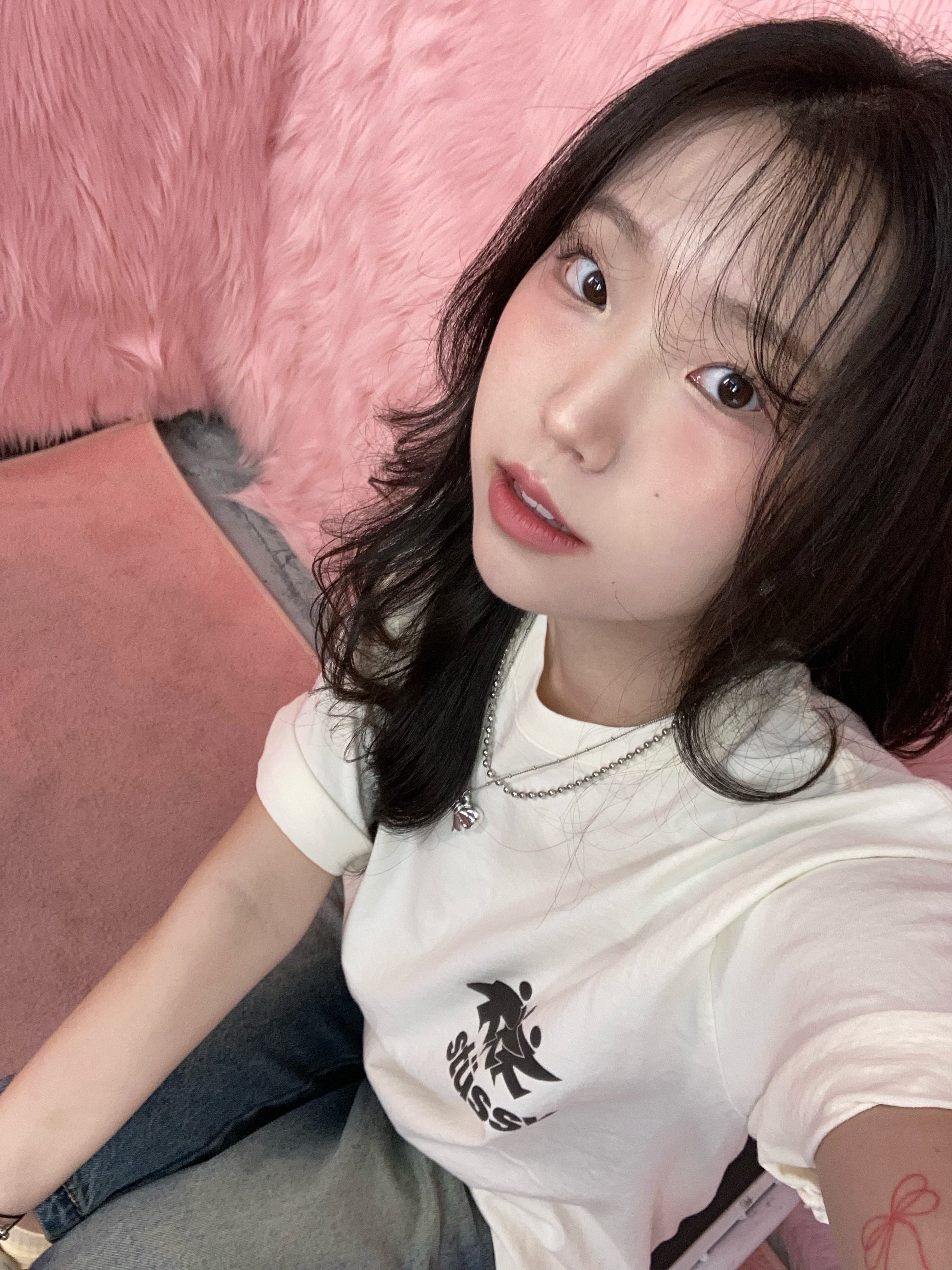 Stussy Surfwalk Pigment Dyed T-Shirt Natural, Stussy Surfwalk Pigment Dyed T-Shirt Black 착용 스타일 - 1