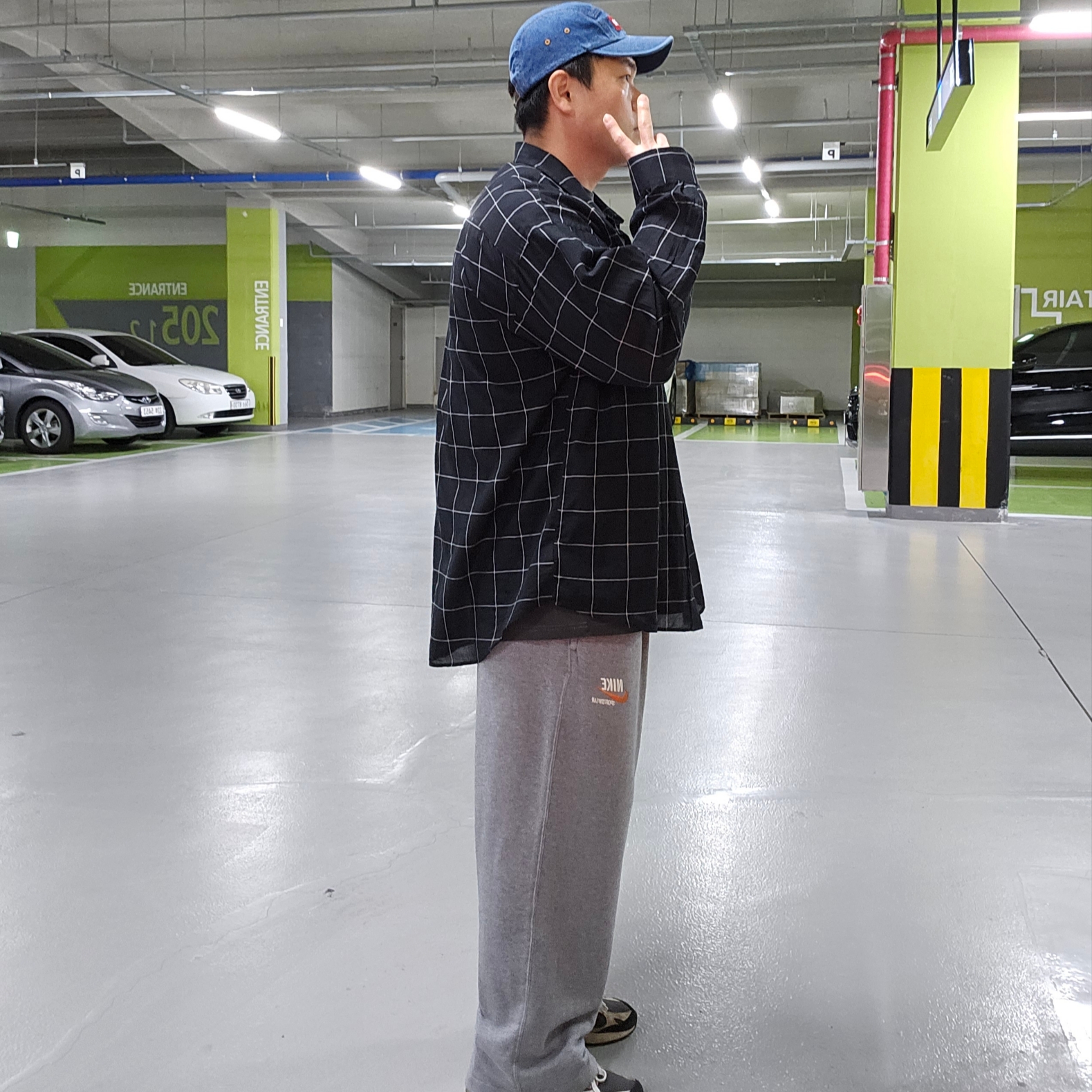 Nike NSW Trends Fleece Pants Carbon Header - Asia, Supreme Washed Chino Twill Camp Cap Denim - 22FW 착용 스타일 - 1