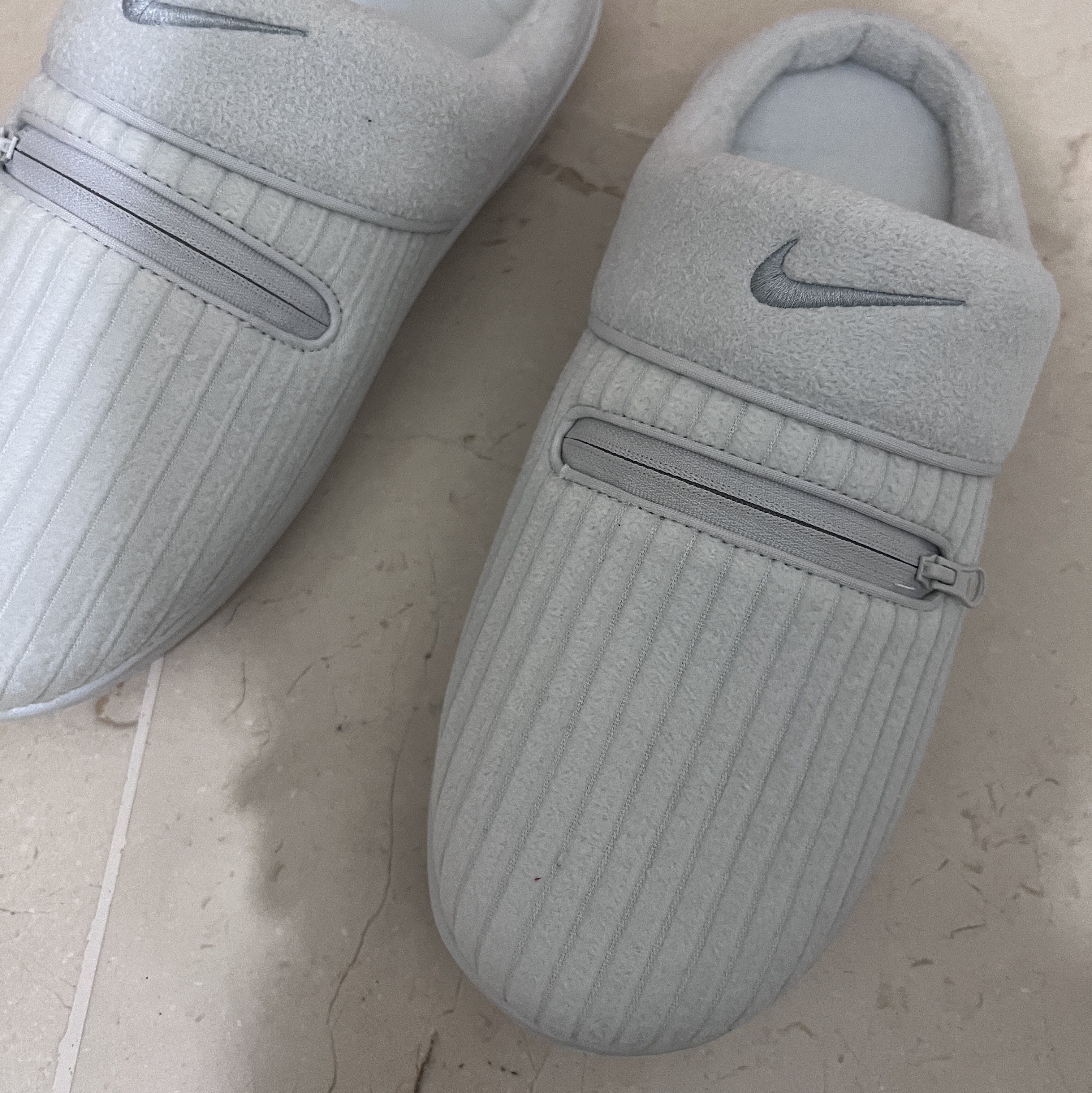 (W) Nike Burrow SE Slippers Photon Dust Wolf Grey 착용 스타일