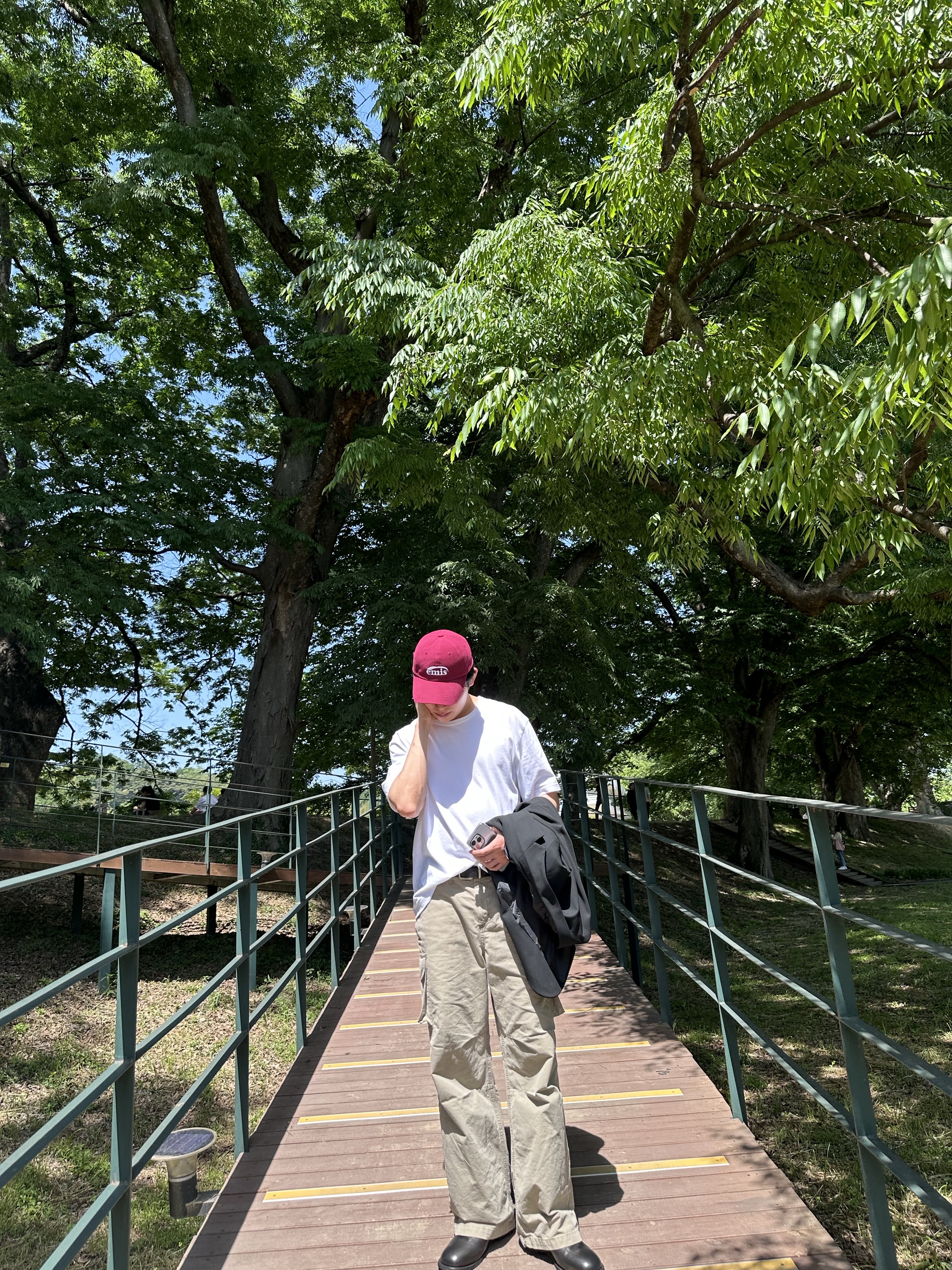 Emis New Logo Emis Cap Burgundy, Our Legacy Mount Cargo Peafowl Canvas 착용 스타일