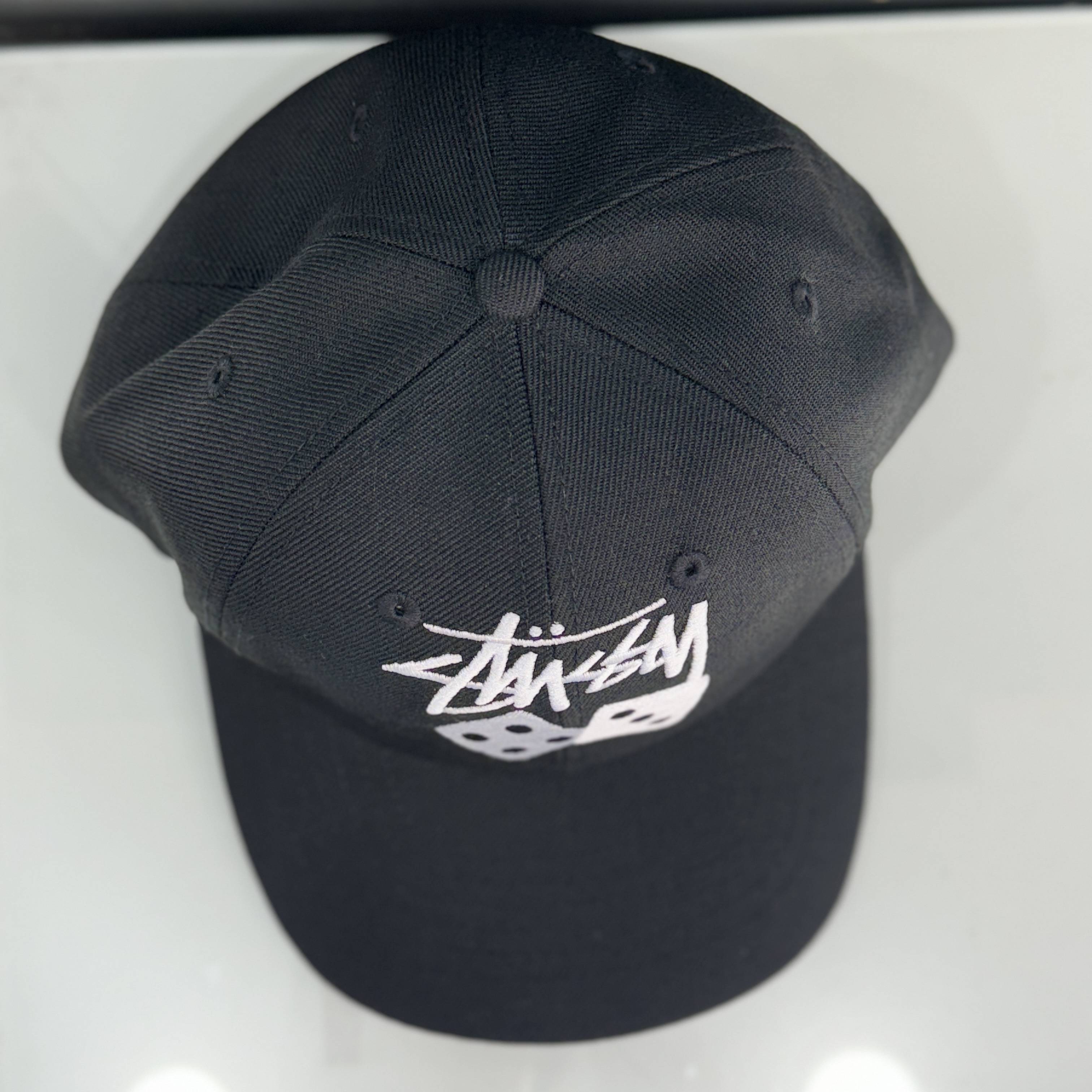 Stussy Low Profile Stock Dice Snapback Black 착용 스타일 - 1