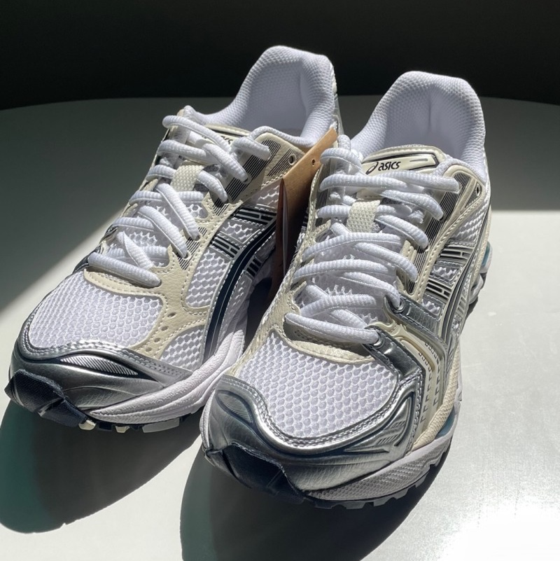 (W) Asics Gel-Kayano 14 White Midnight 착용 스타일 - 5