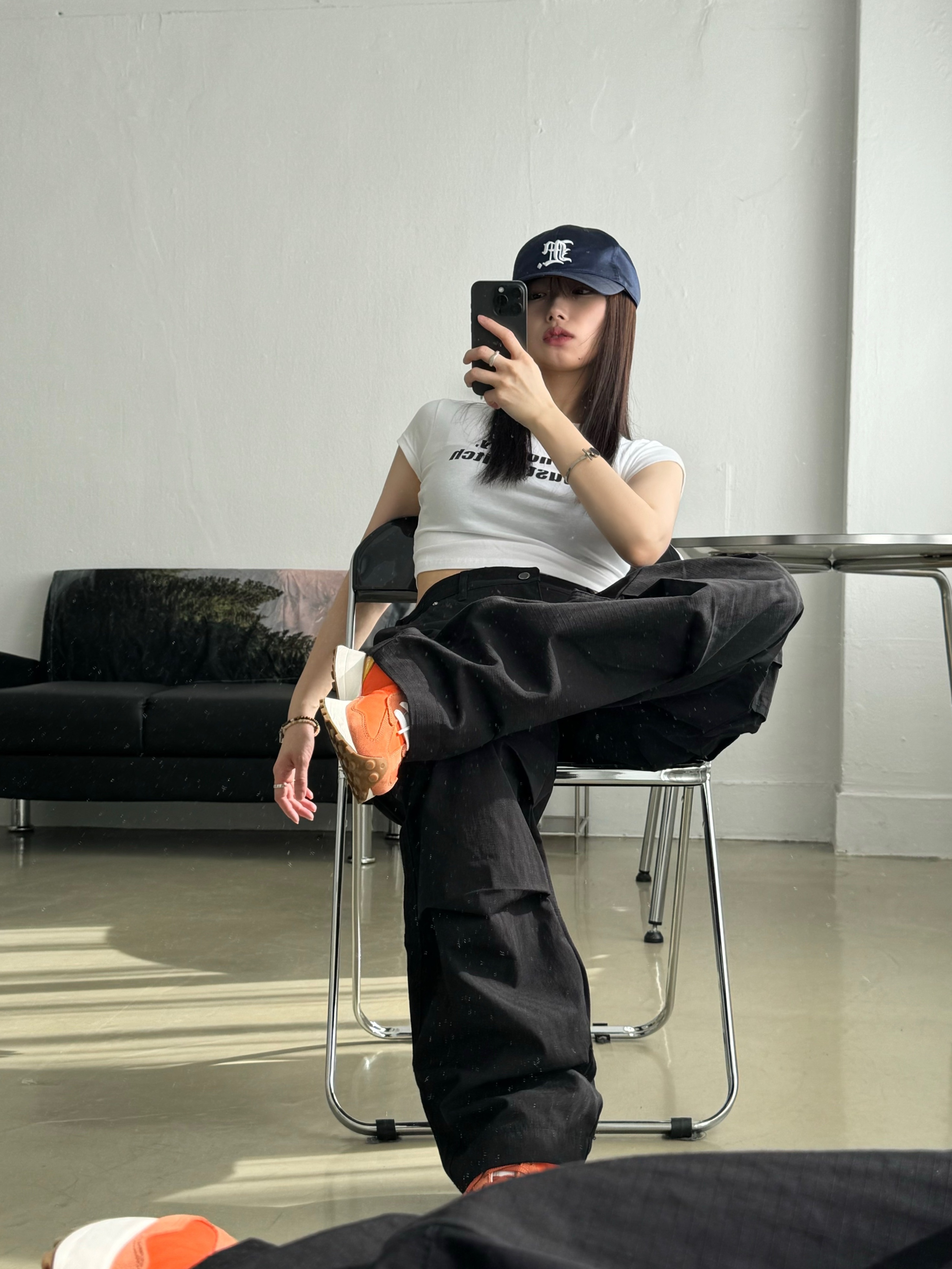 New Balance 327 Orange 착용 스타일 - 1