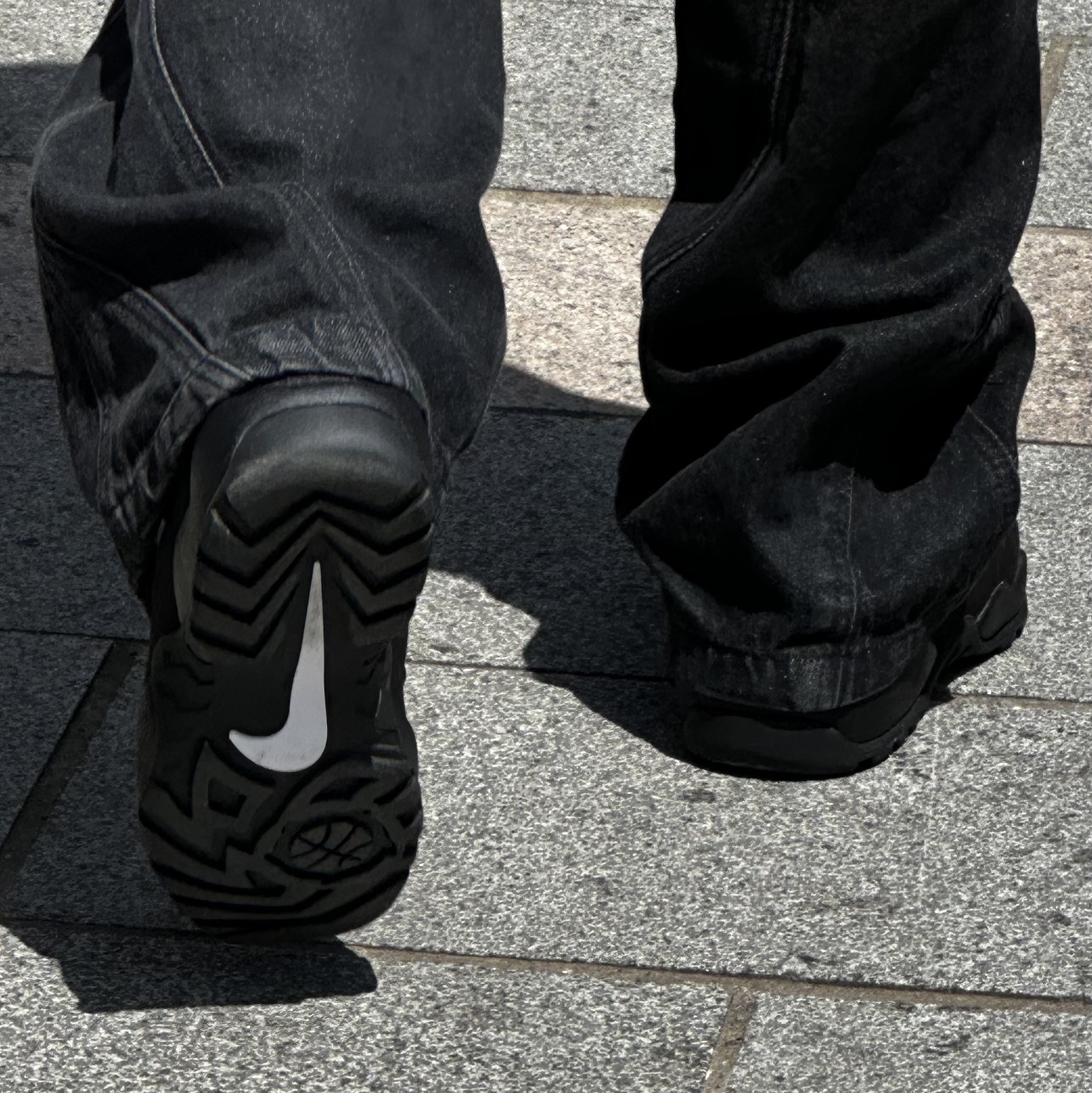 Nike x Supreme SB Darwin Low Black, Supreme Ripstop Hooded Windshell Black - 22SS 착용 스타일 - 4