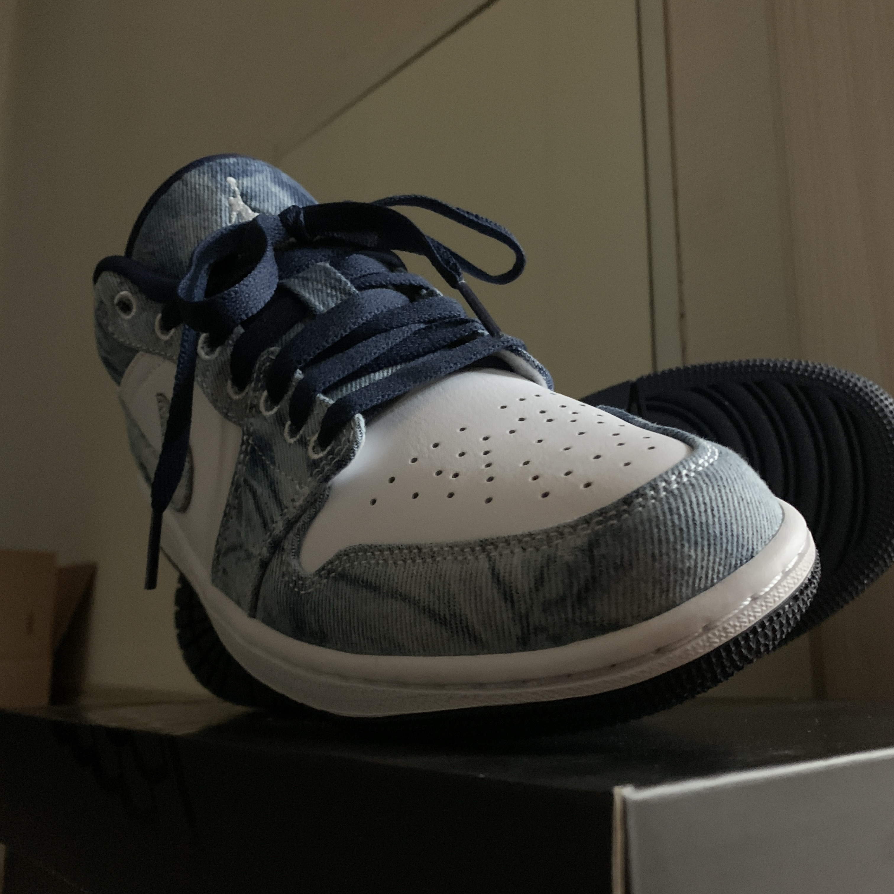 Jordan 1 Low SE Washed Denim 착용 스타일 - 2