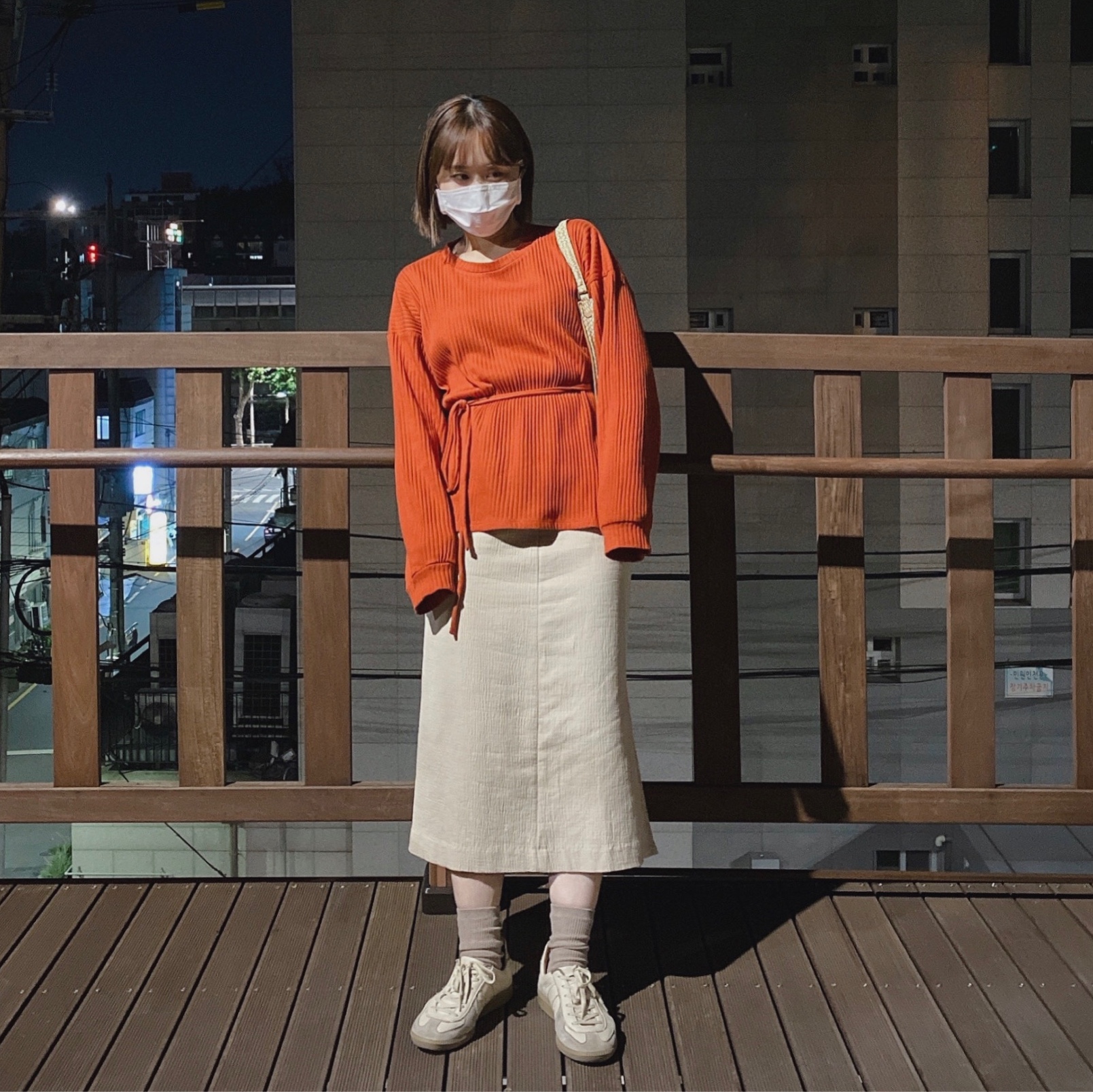 Reproduction of Found German Military Trainer 1700L Panna, Baserange Women Shaw Punica Long Sleeve Brick Black - 24FW 착용 스타일