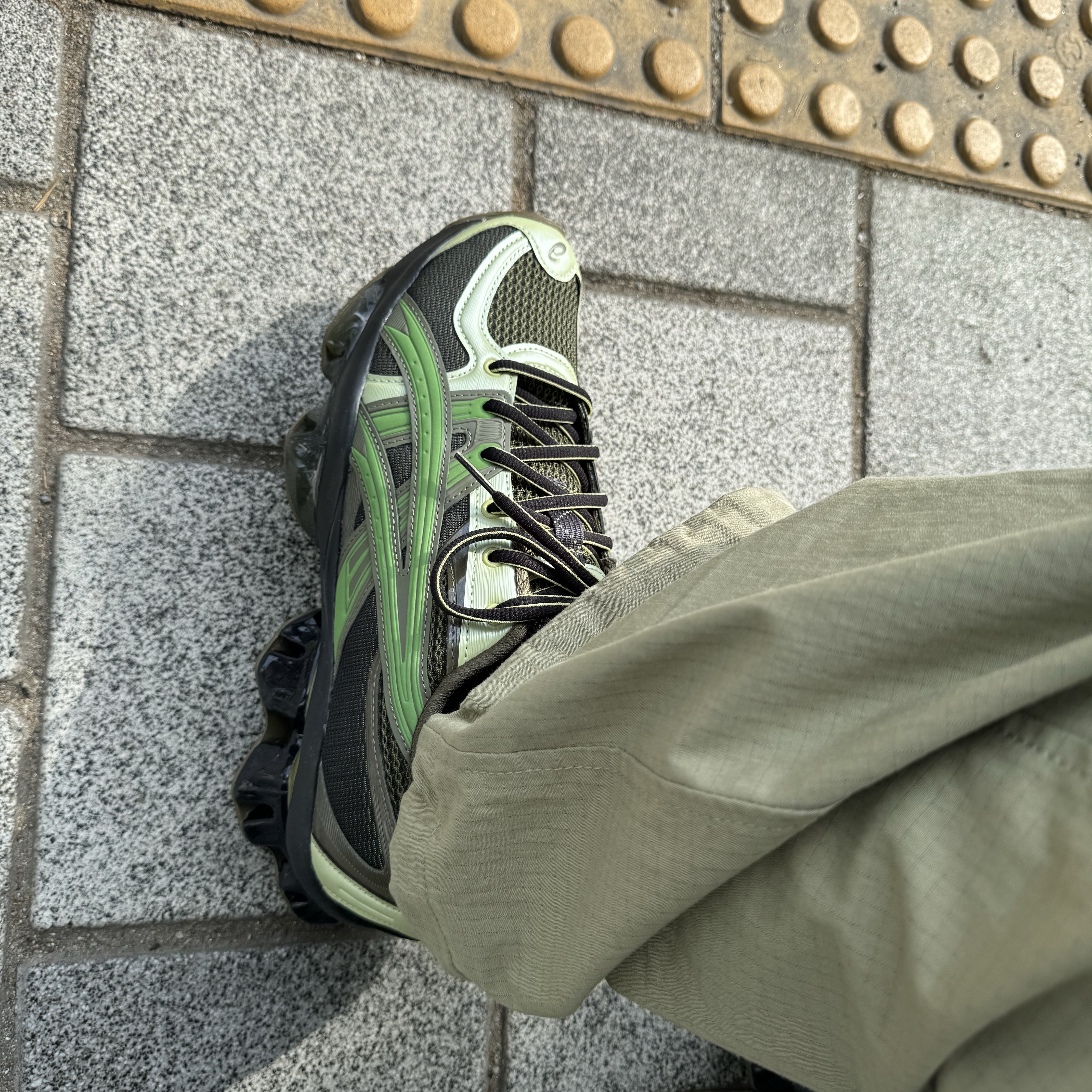 Asics US5-S Gel-Quantum Kinetic Moss Bamboo 착용 스타일