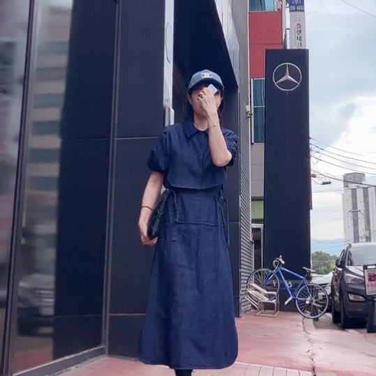 (W) Celine Triomphe Baseball Cap in Denim Union Wash Dark Union Wash 착용 스타일