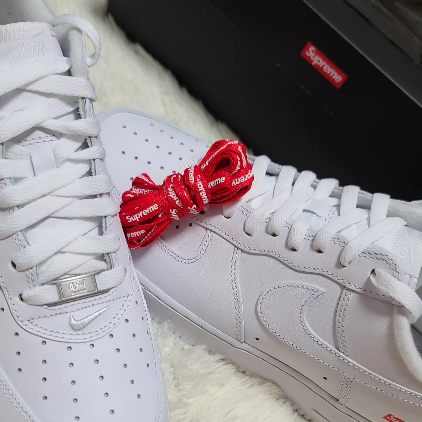 Nike x Supreme Air Force 1 Low White 착용 스타일