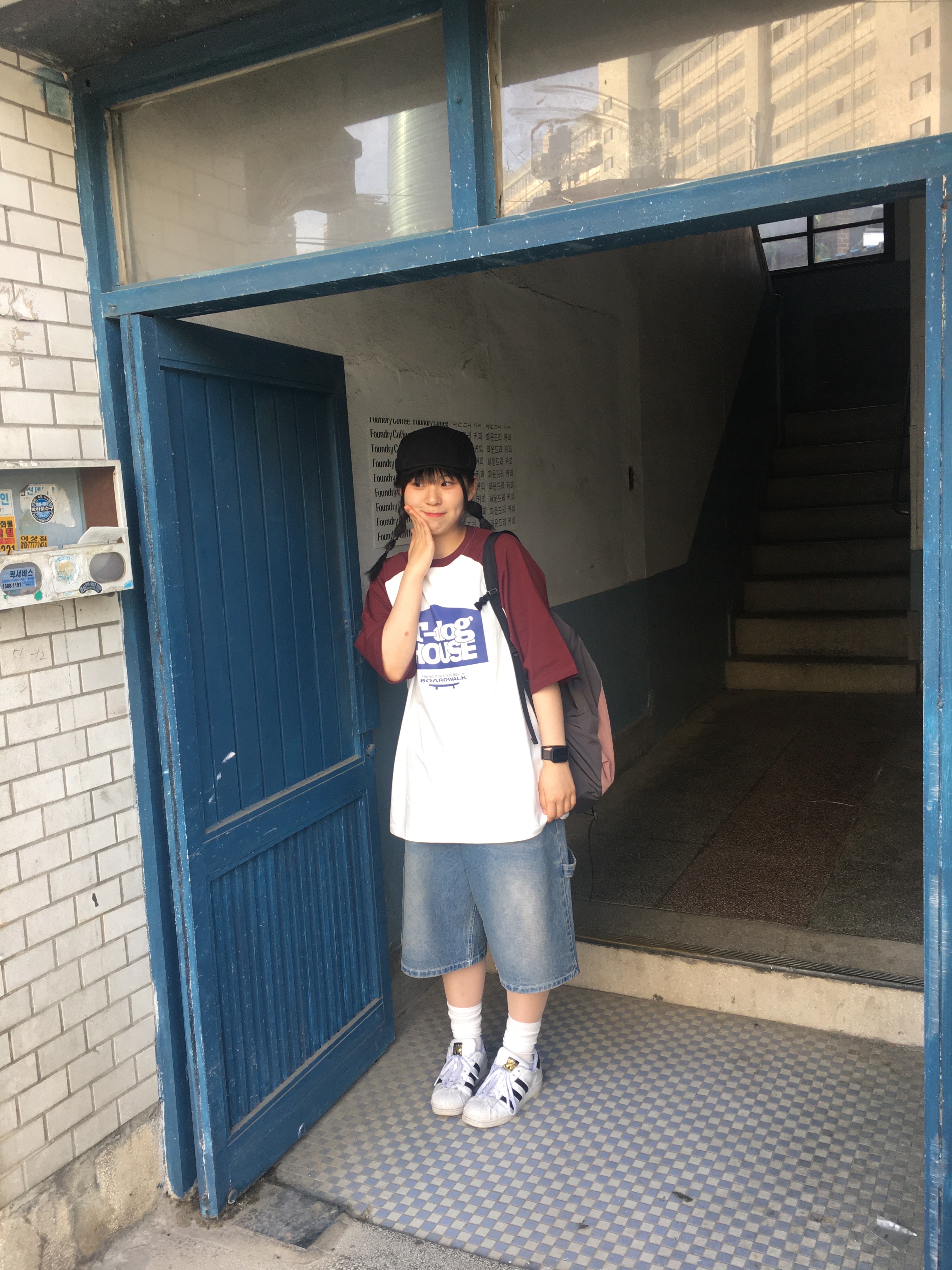 Adidas Superstar White Black 착용 스타일 - 5