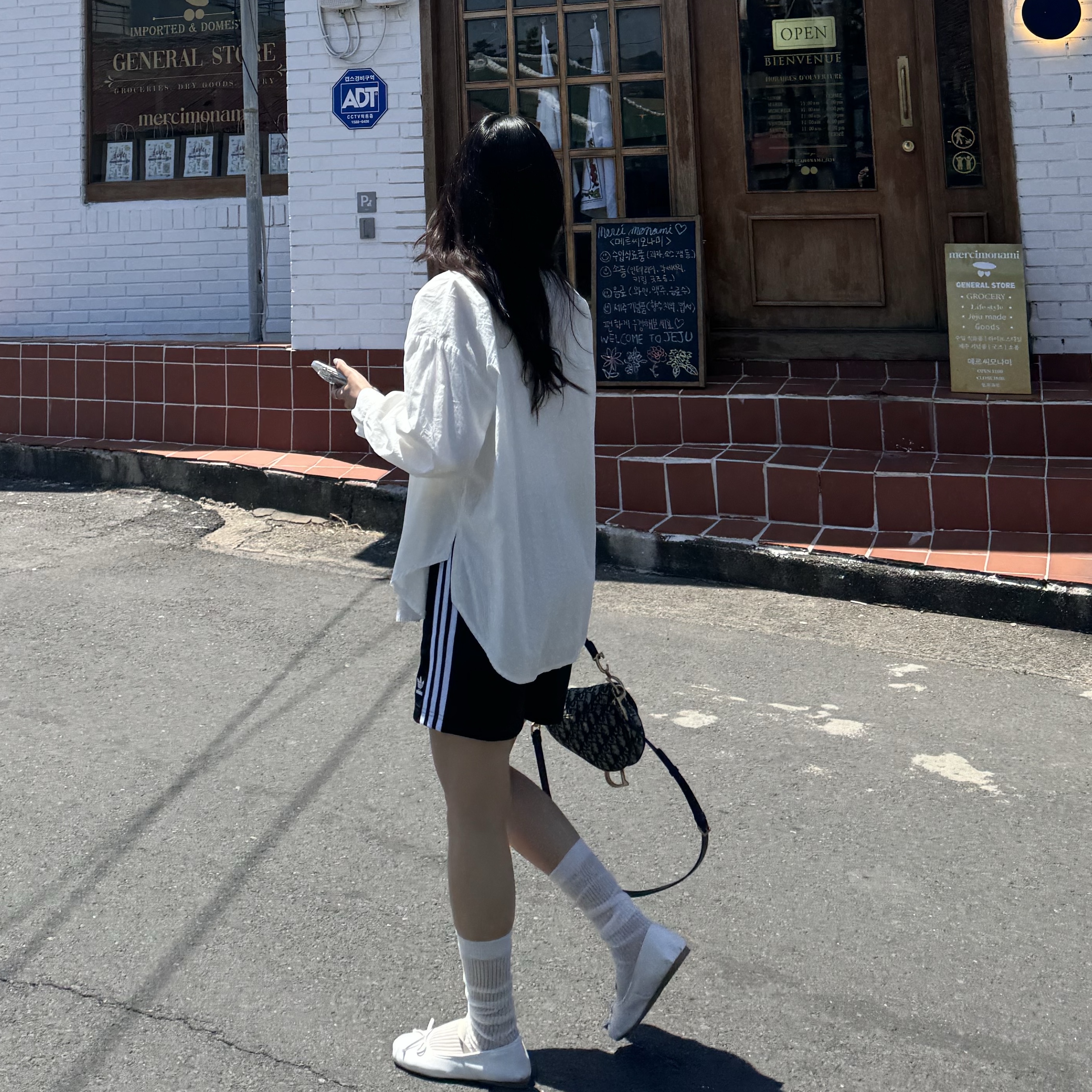 (W) Adidas Firebird Shorts Black - KR Sizing, Dior Mini Saddle Bag with Strap Blue Dior Oblique Jacquard 착용 스타일