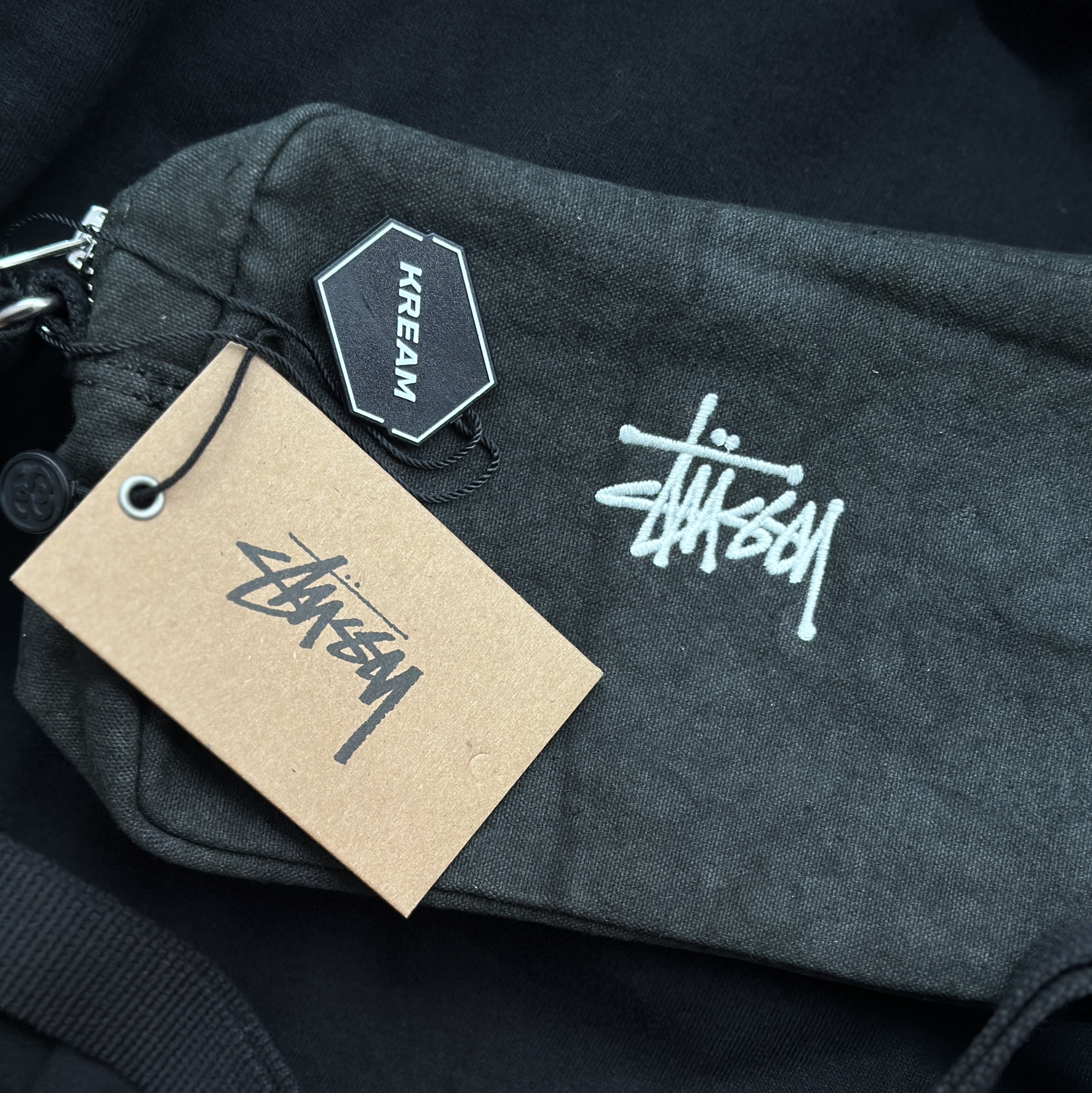 Stussy Canvas Side Pouch Washed Black 착용 스타일