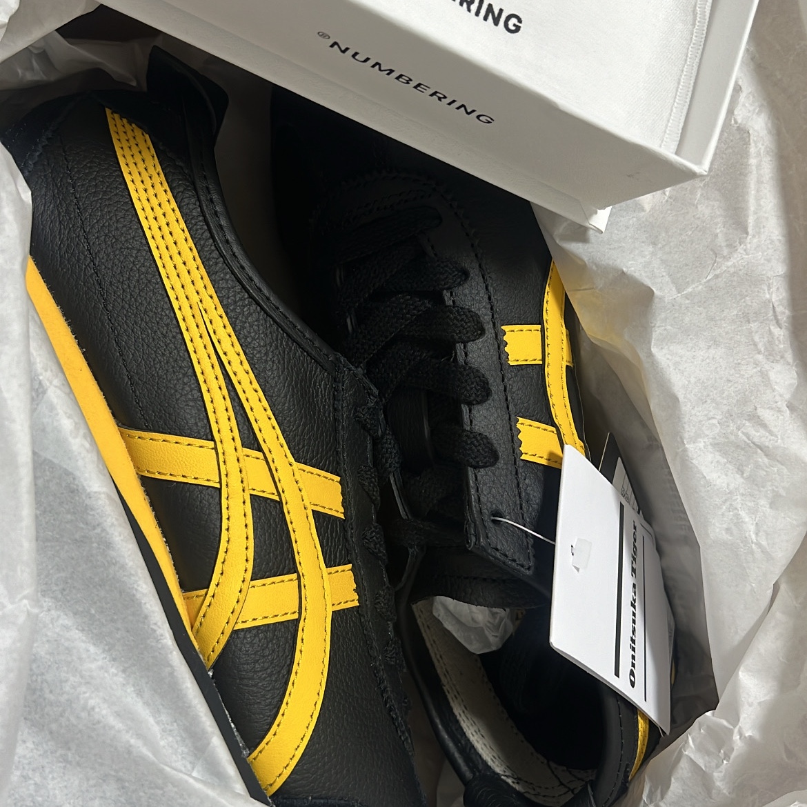 Onitsuka Tiger Mexico 66 Yellow Black 착용 스타일 - 1