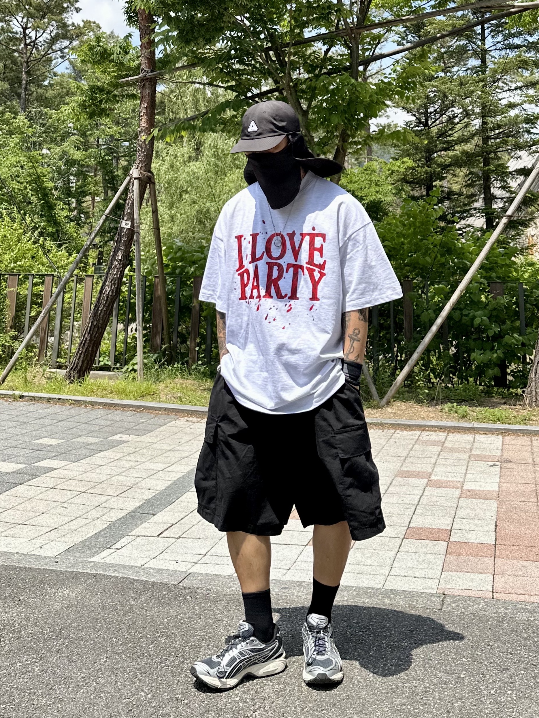 Palace Tri-Ferg Desert 6-Panel Black - 24SS, Asics Unlimited Gel-Kayano 14 Carrier Grey Black 착용 스타일 - 3