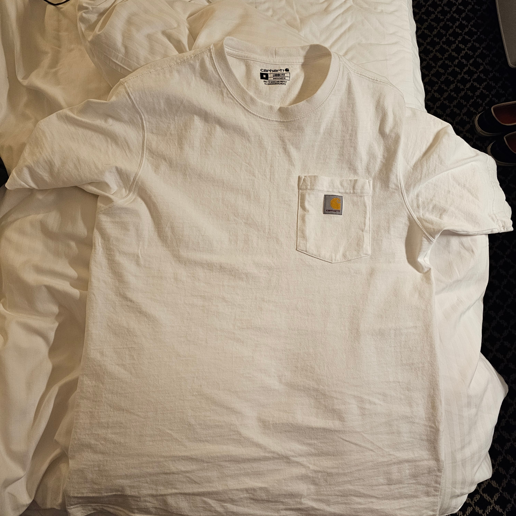 Carhartt Loose Fit Heavyweight Regular Short Sleeve Pocket T-Shirt White 착용 스타일 - 1