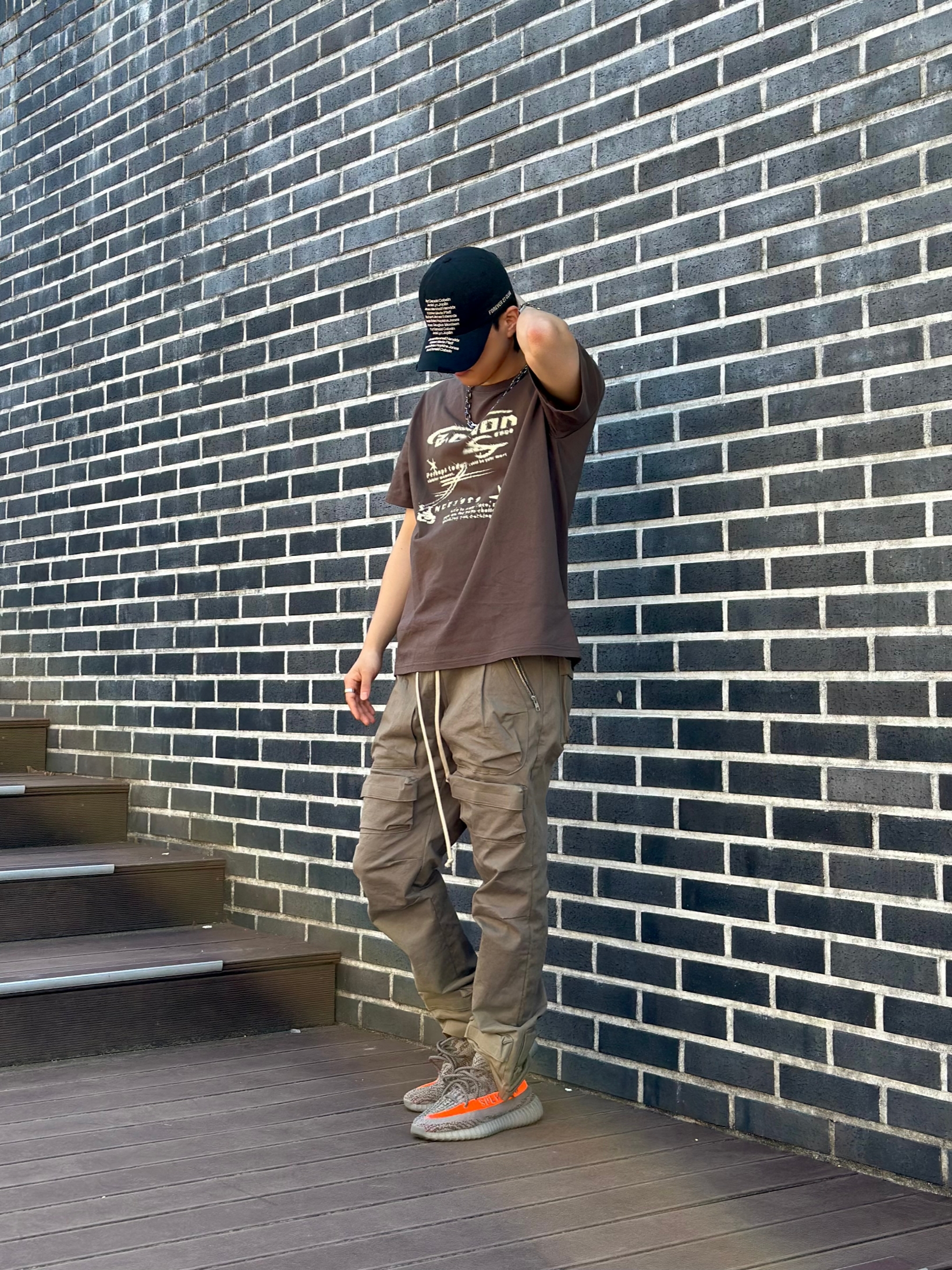 Adidas Yeezy Boost 350 V2 Beluga - Reflective, Louis Vuitton Monogram Chain Bracelet Silver 착용 스타일 - 1