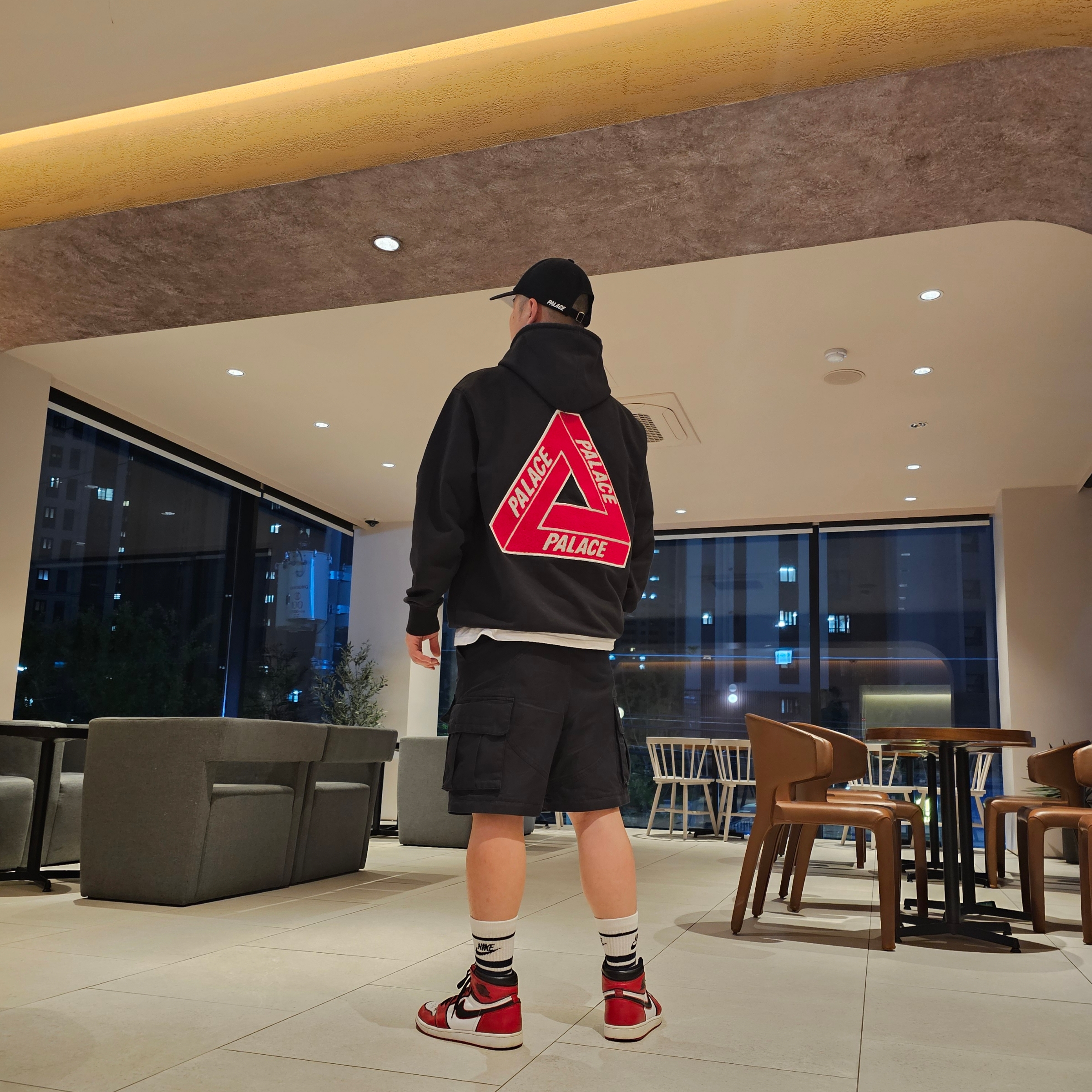 Palace Tri-Chenille Hood Black - 20SS, Jordan 1 Retro High OG Bloodline 착용 스타일