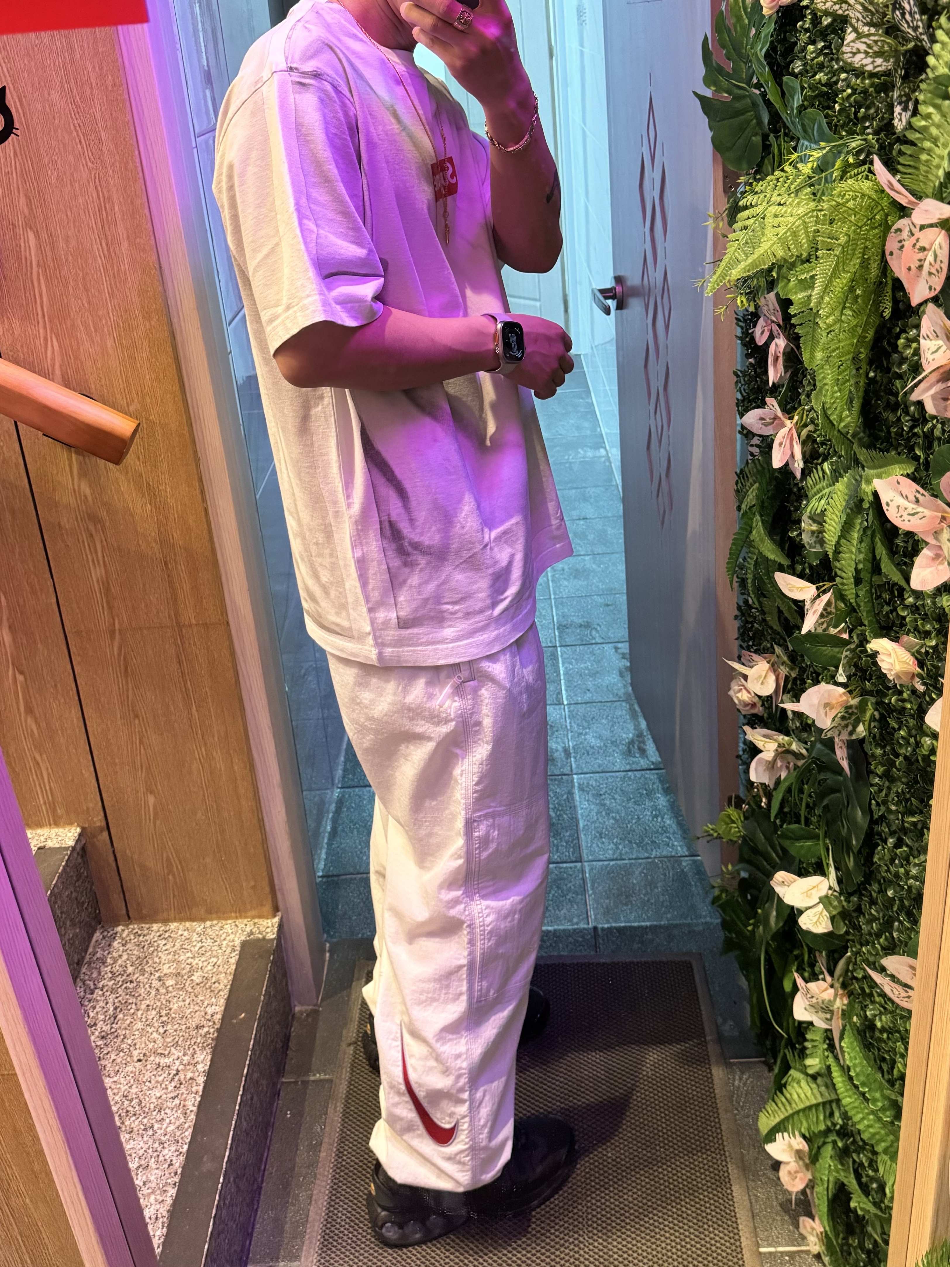 Supreme x MM6 Maison Margiela Box Logo T-Shirt White - 24SS, Supreme x Nike Ripstop Track Pants White - 24SS 착용 스타일 - 3