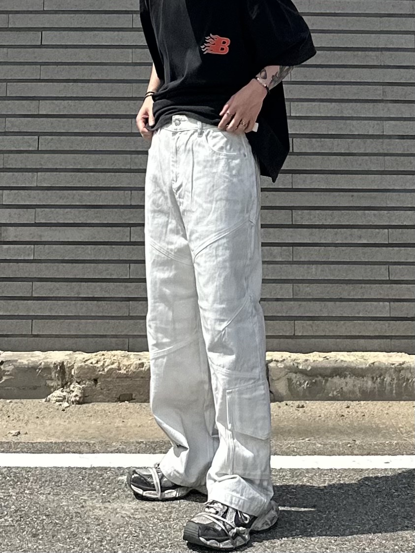 Balenciaga 3XL Sneakers Grey White Red 착용 스타일 - 2