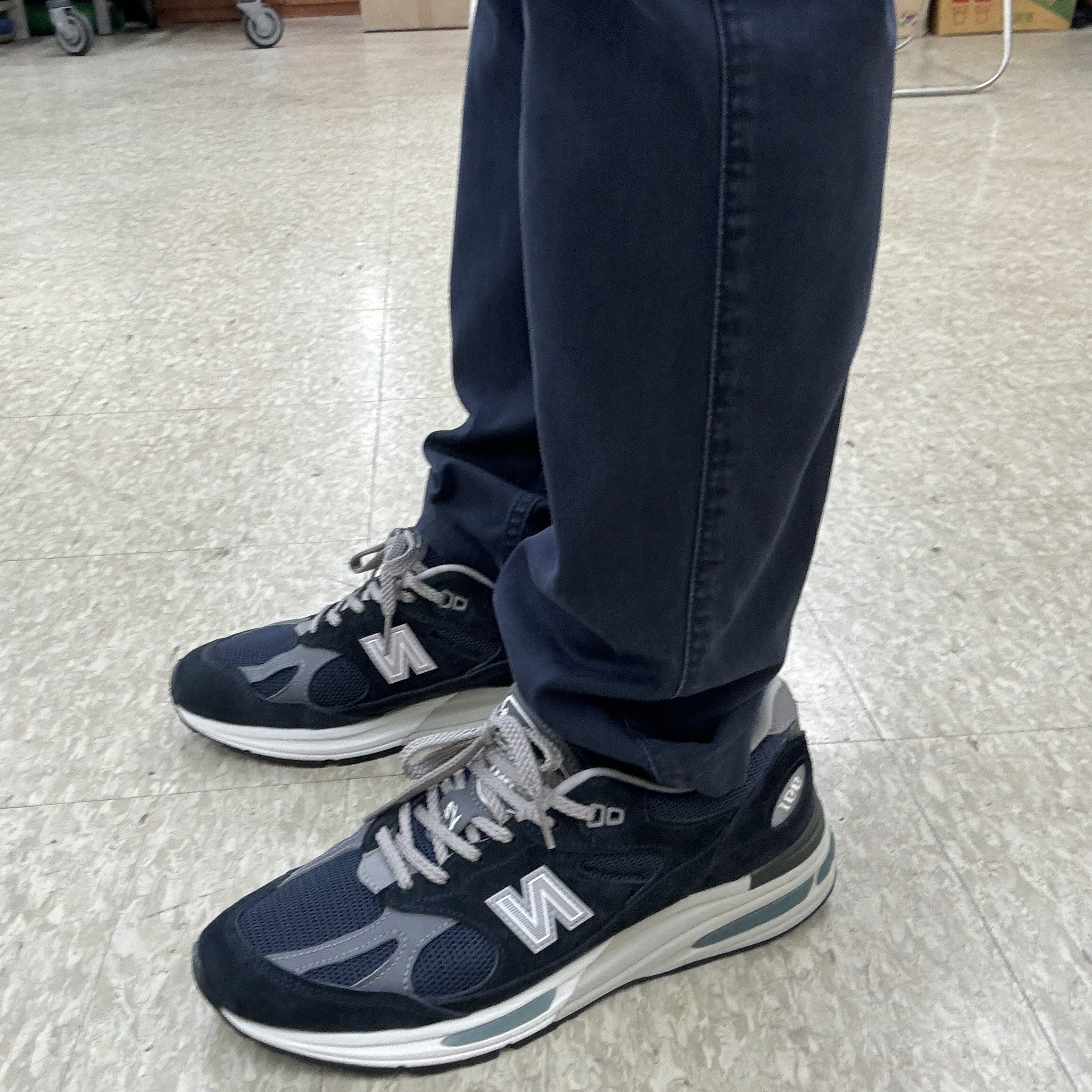 New Balance 991v2 Made in UK Dark Navy Smoked Pearl 착용 스타일