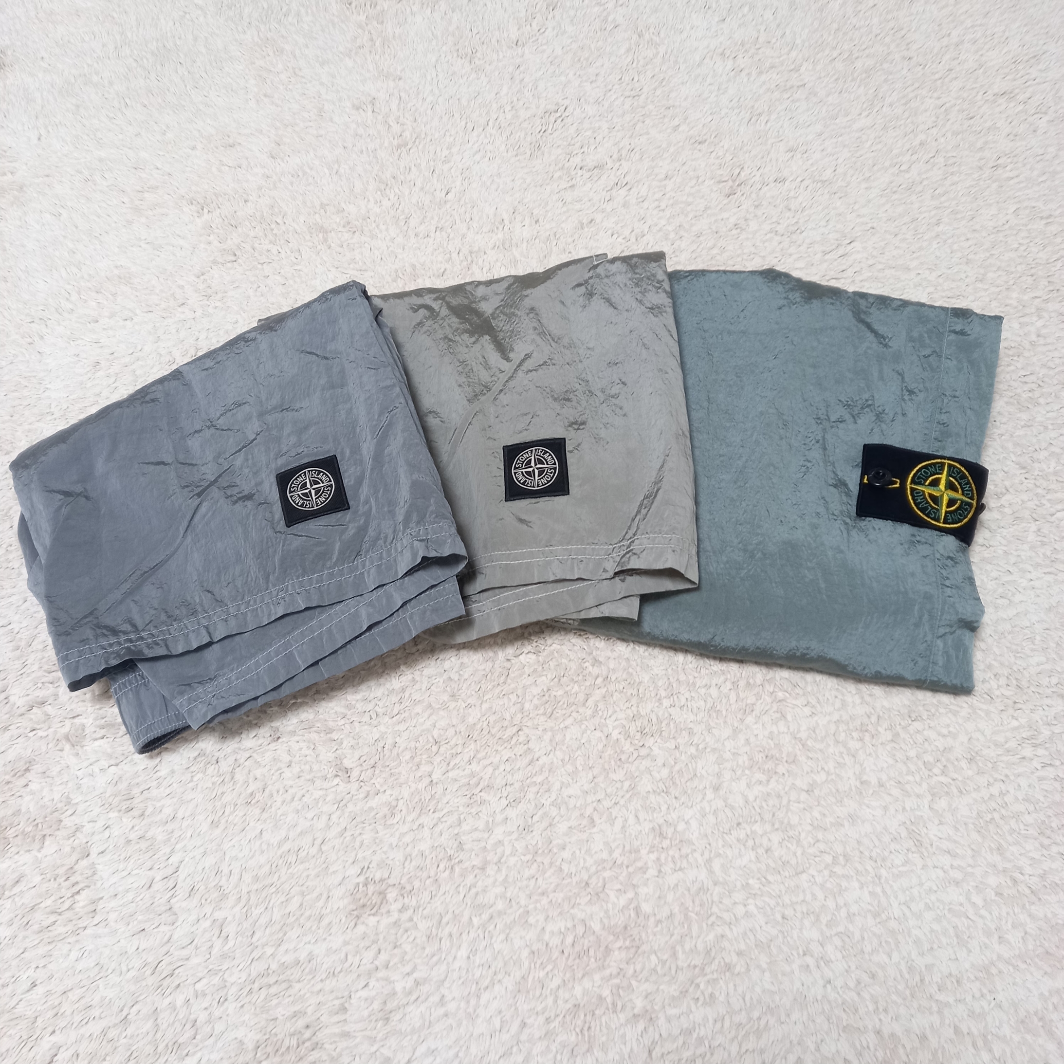 Stone Island B0943 Nylon Metal Swimming Trunk Sky Blue - 24SS, Stone Island B0943 Nylon Metal Swimming Trunk Sky Blue - 23SS 착용 스타일 - 1