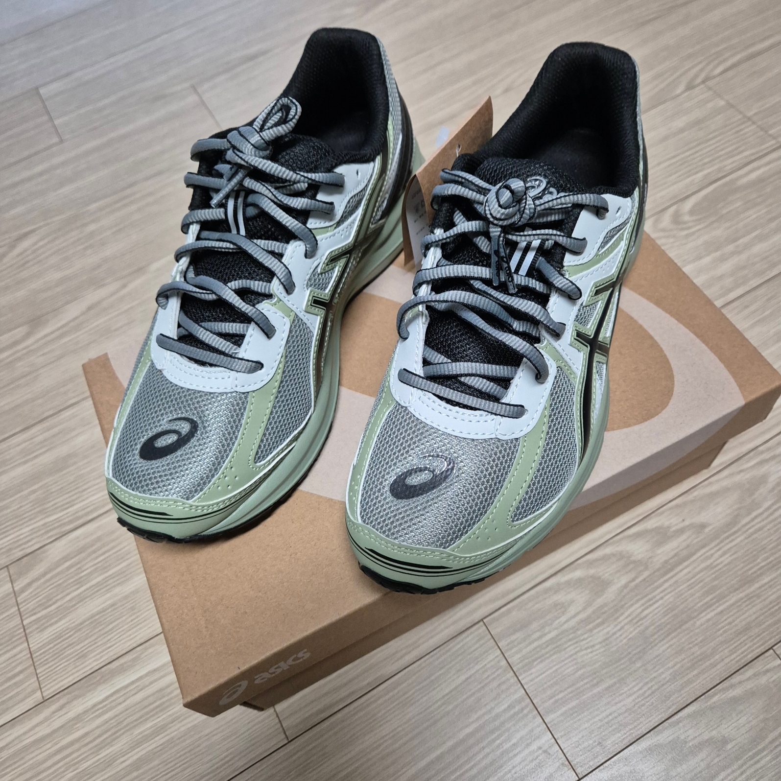 Asics Jog 100 S Sheet Rock - 2E Wide 착용 스타일