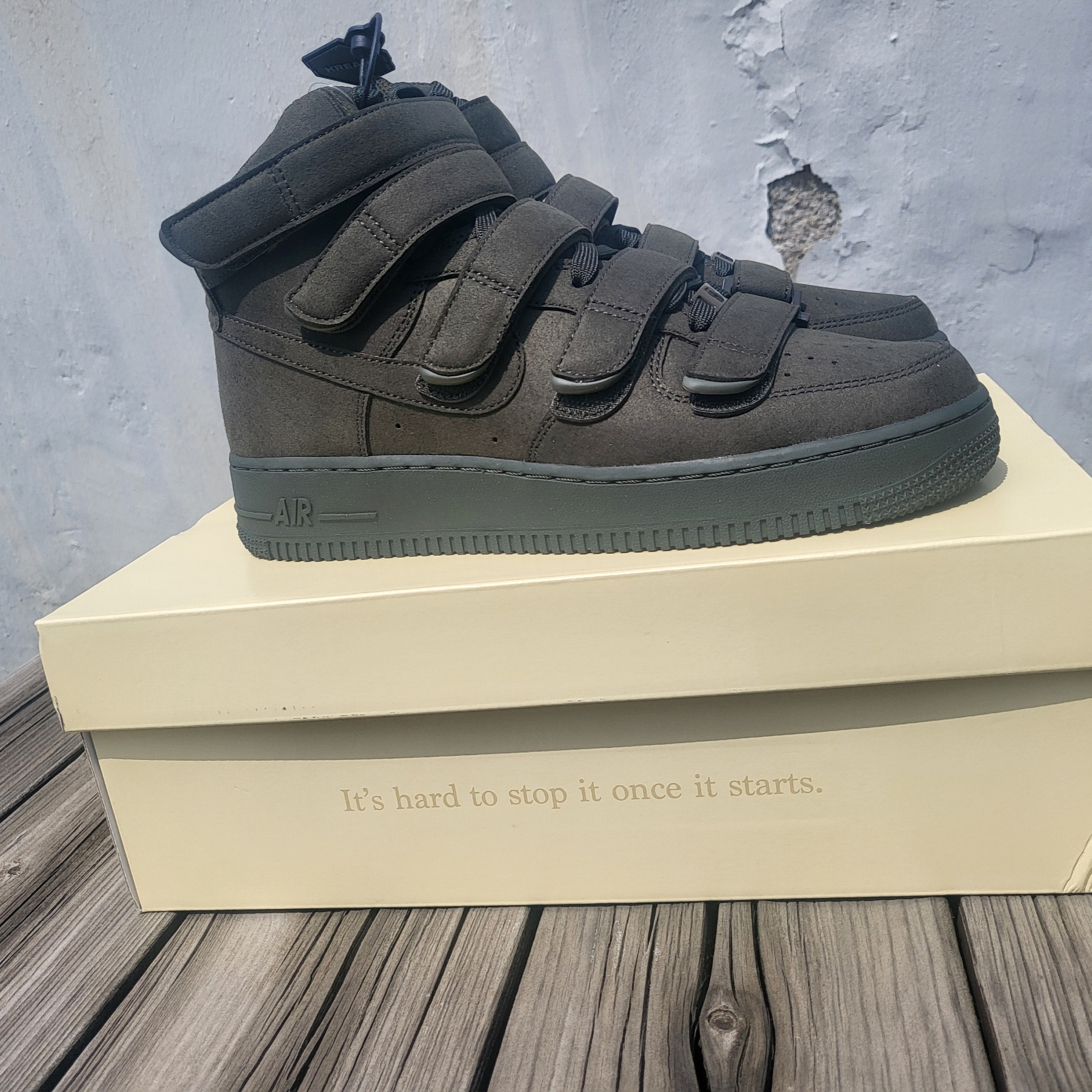 Nike x Billie Eilish Air Force 1 High '07 SP Sequoia 착용 스타일 - 4
