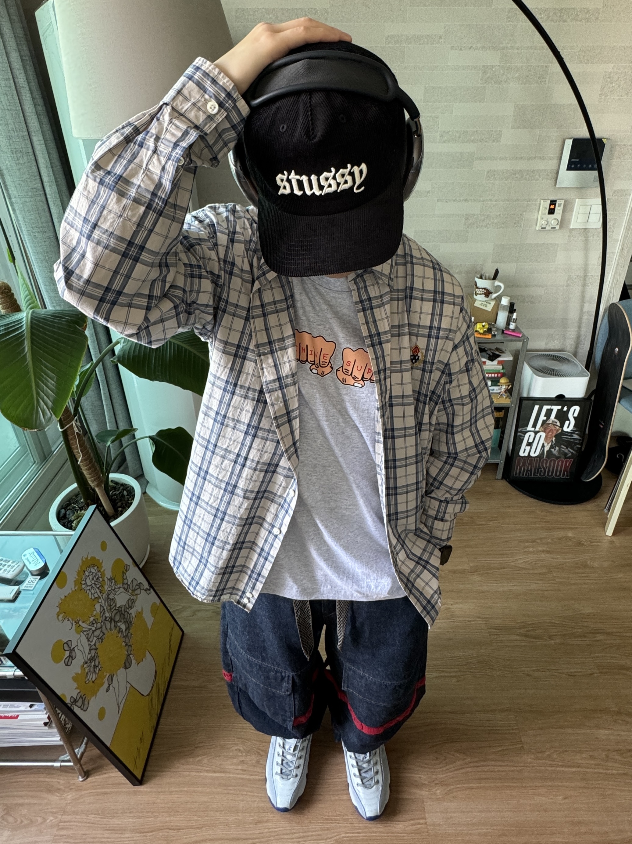 Stussy Mid-Depth Old English Snapback Black, Supreme x Toy Machine Fist T-Shirt Ash Grey - 24SS 착용 스타일