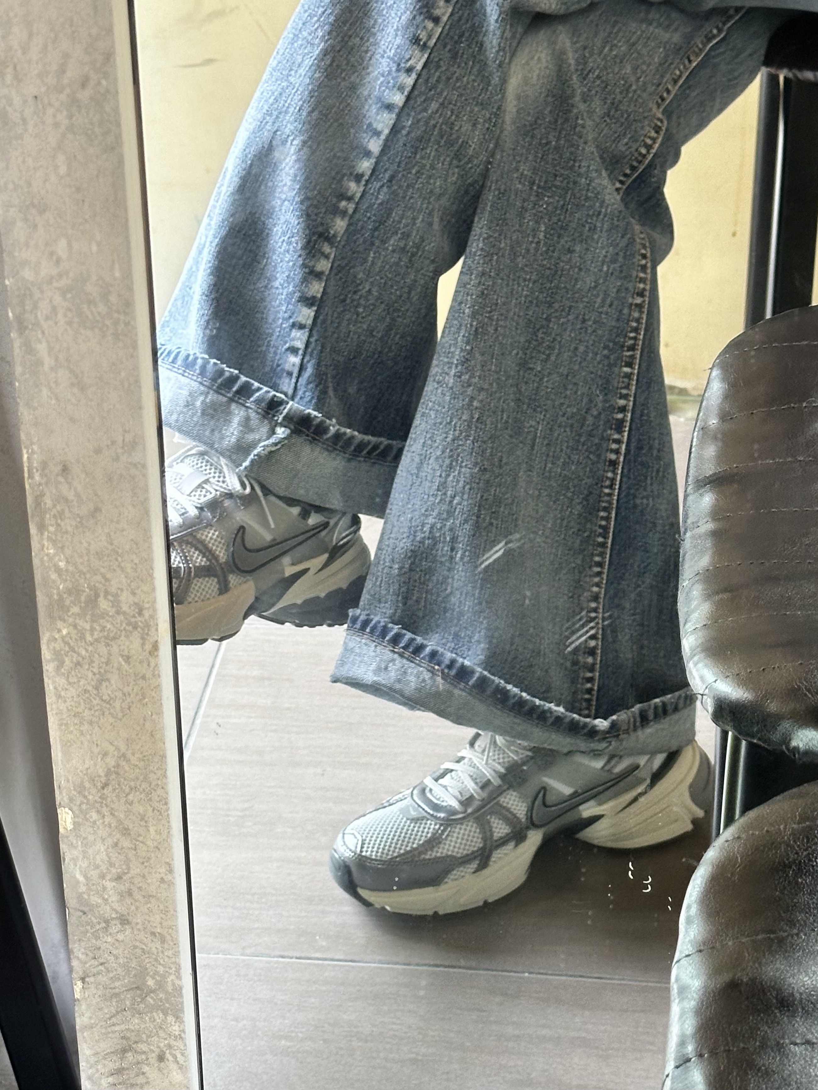 Nike V2K Run Pure Platinum Wolf Grey 착용 스타일