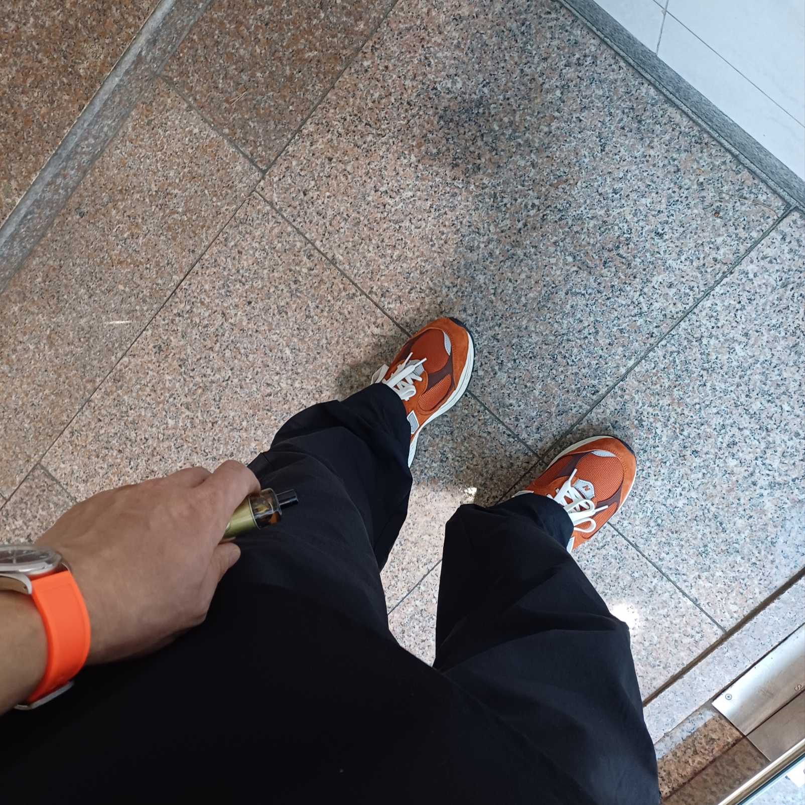 New Balance 2002R Rust Oxide 착용 스타일