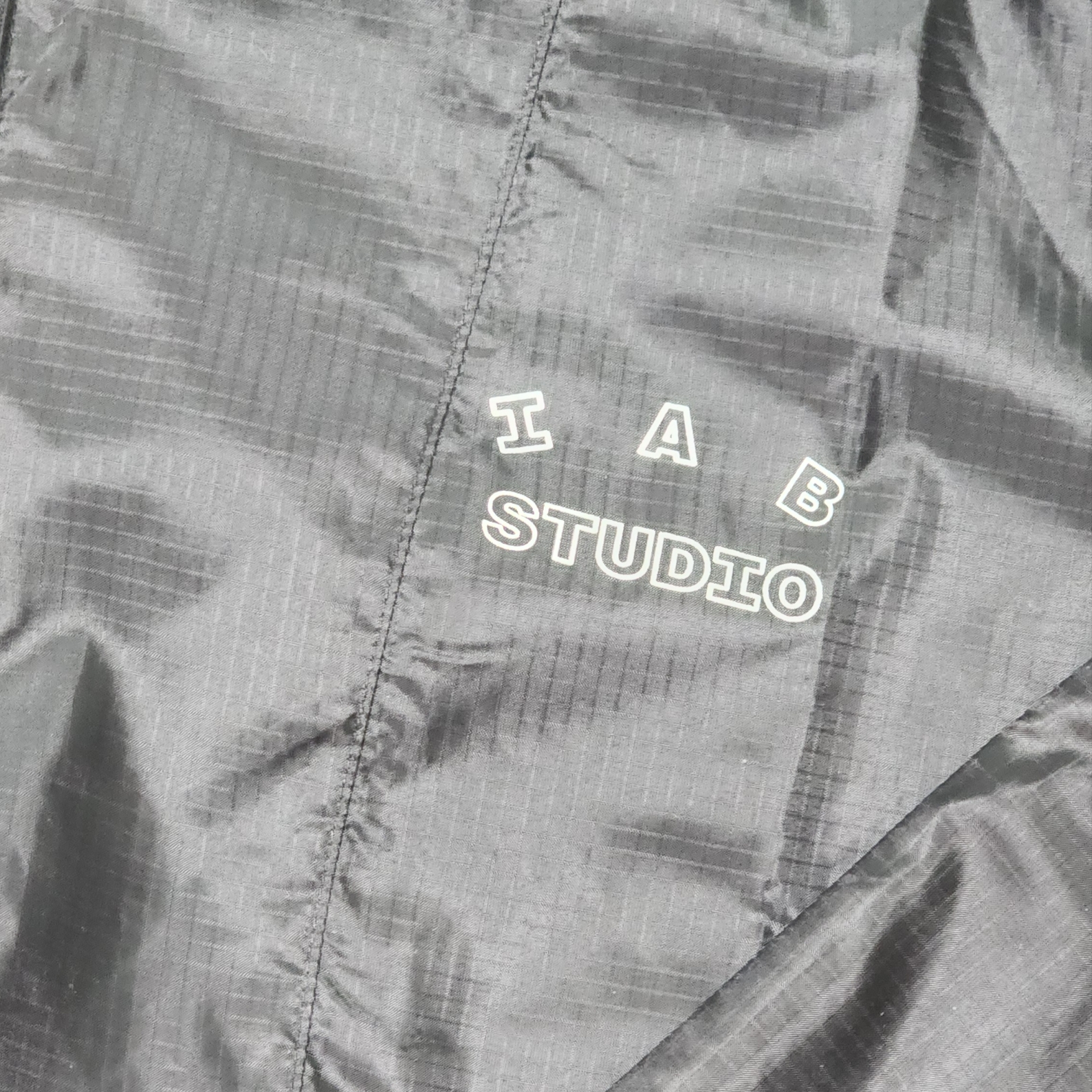 IAB Studio Ripstop Wind Jacket Black 착용 스타일 - 5