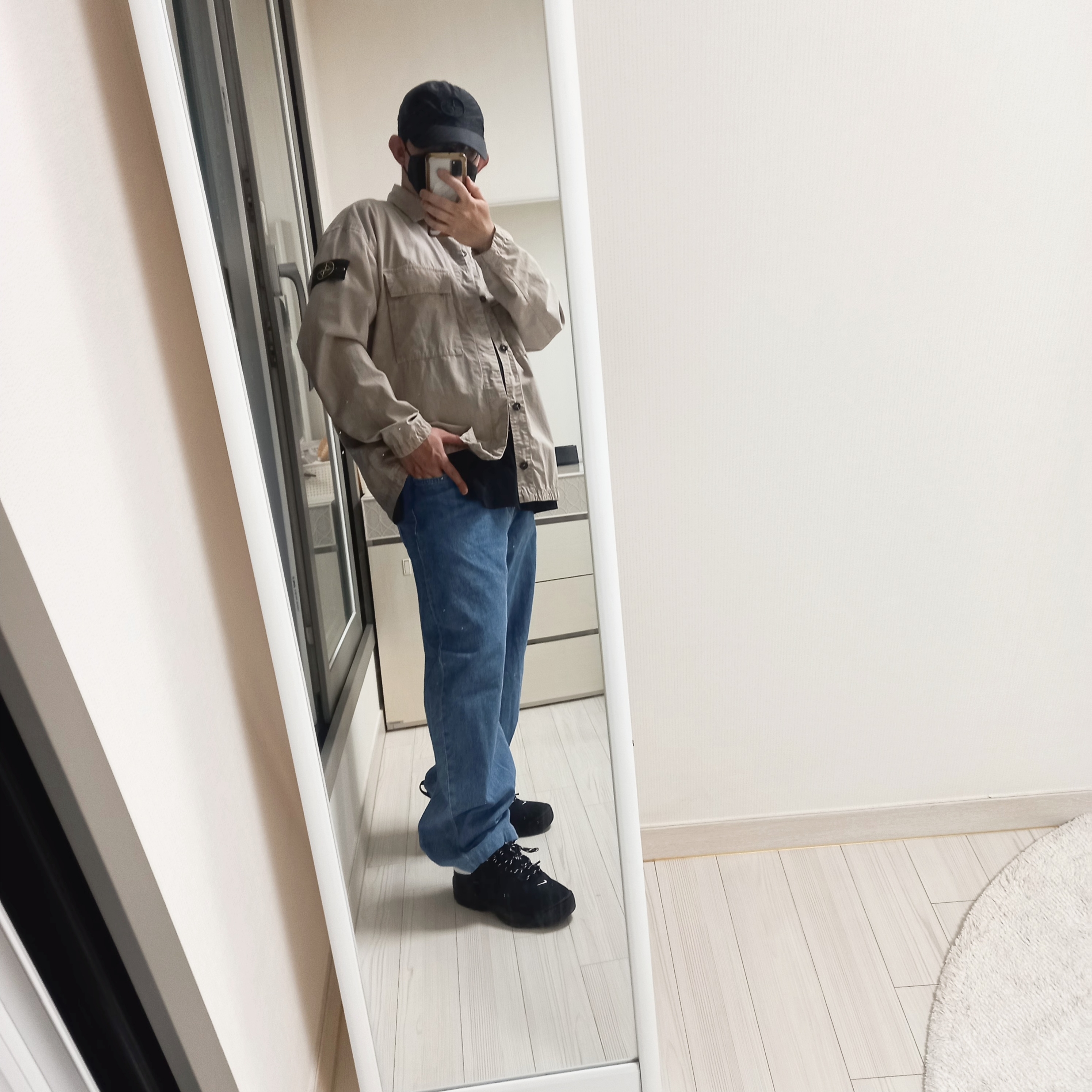 Wooyoungmi Luminous Jellyfish Back Logo T-Shirt Black - 24SS, Nike x Supreme SB Darwin Low Black 착용 스타일 - 5