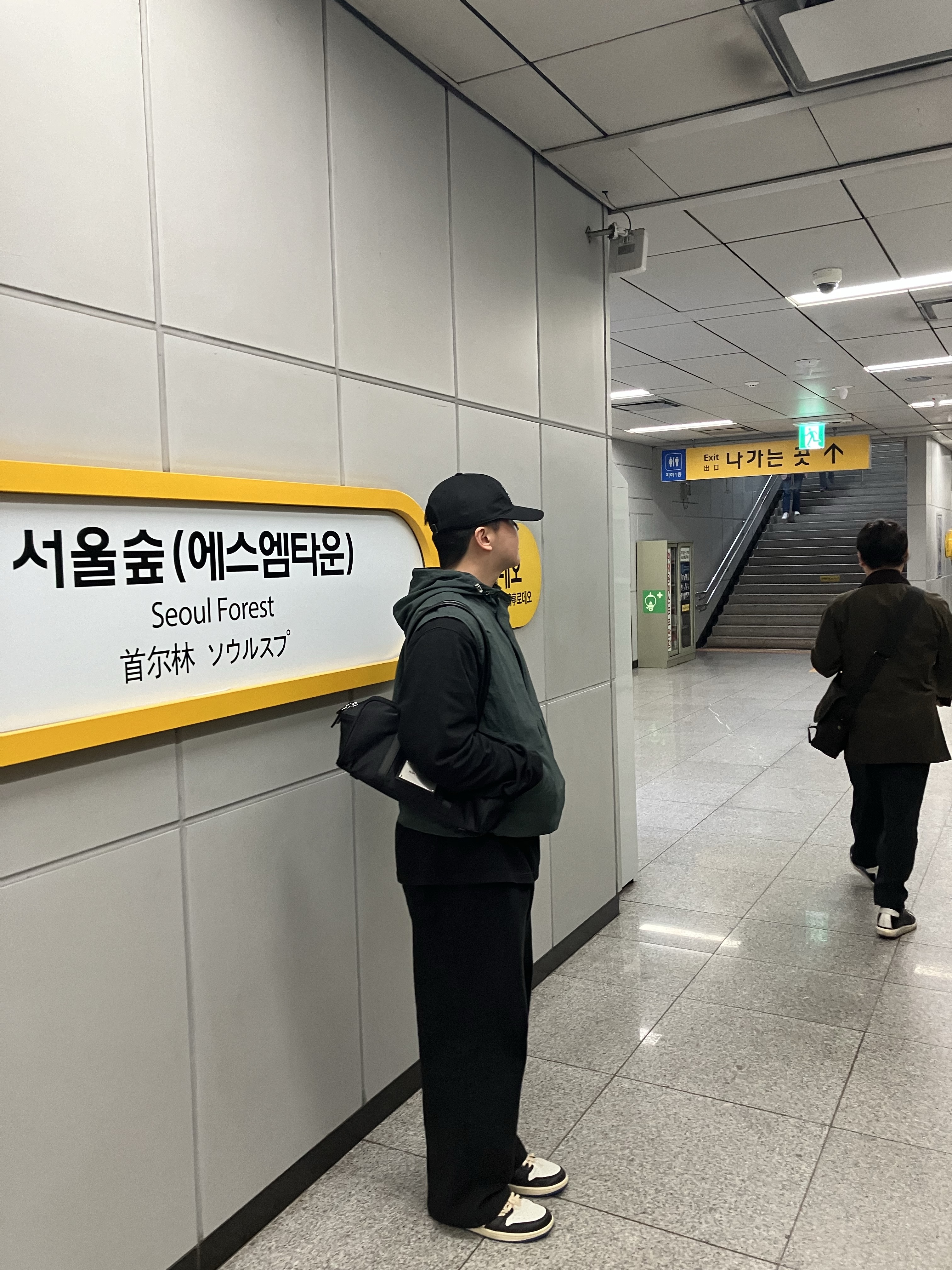 Matin Kim Sporty Tote Bag Black, Jordan 1 x Travis Scott x Fragment Retro Low OG SP Military Blue 착용 스타일