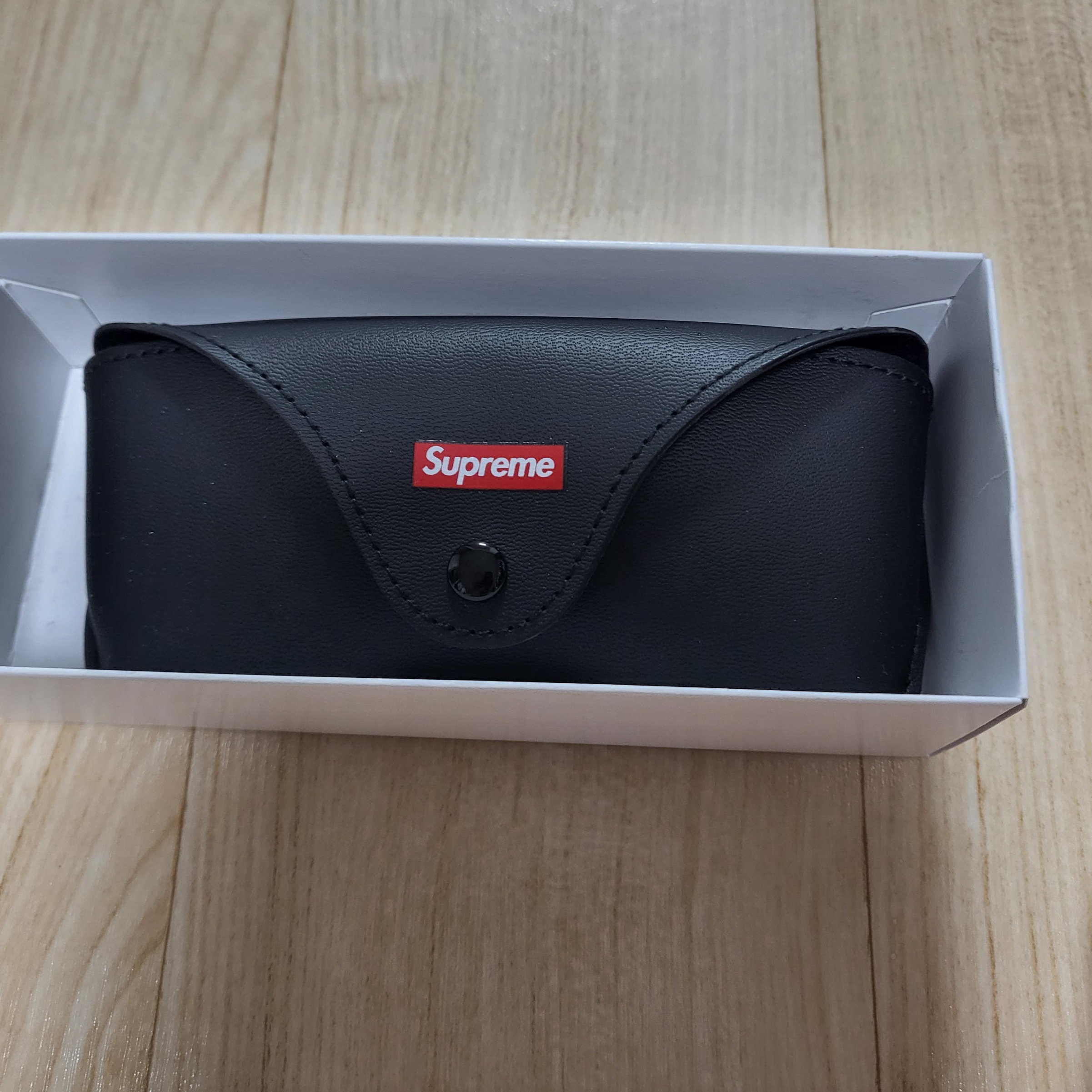 Supreme Cleo Sunglasses Black - 24SS 착용 스타일 - 1