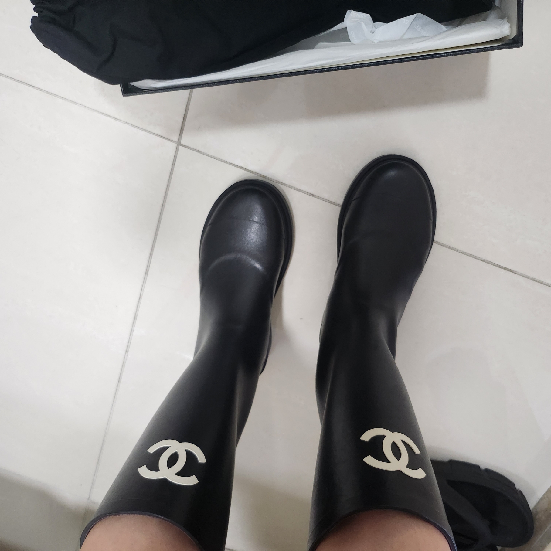 (W) Chanel Boots Caoutchouc & Black 착용 스타일 - 3