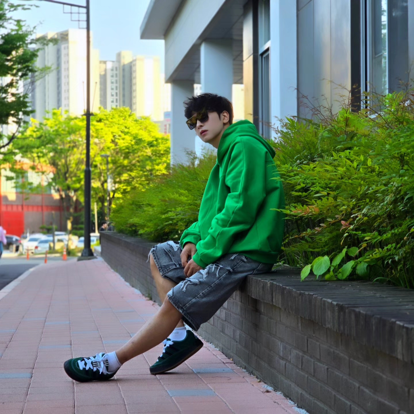 Grailz Geometry Hoodie Celtic Green, Adidas x YNuK Adimatic Dark Green Core Black 착용 스타일 - 3