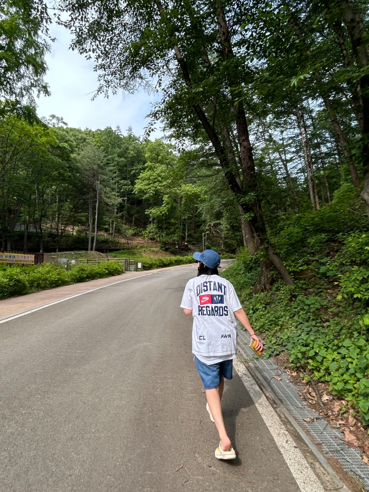 Nike x Drake Nocta x Cactus Plant Flea Market Souvenir Cactus T-Shirt White (DR2630-100), Supreme Washed Chino Twill Camp Cap Denim - 22FW 착용 스타일 - 1