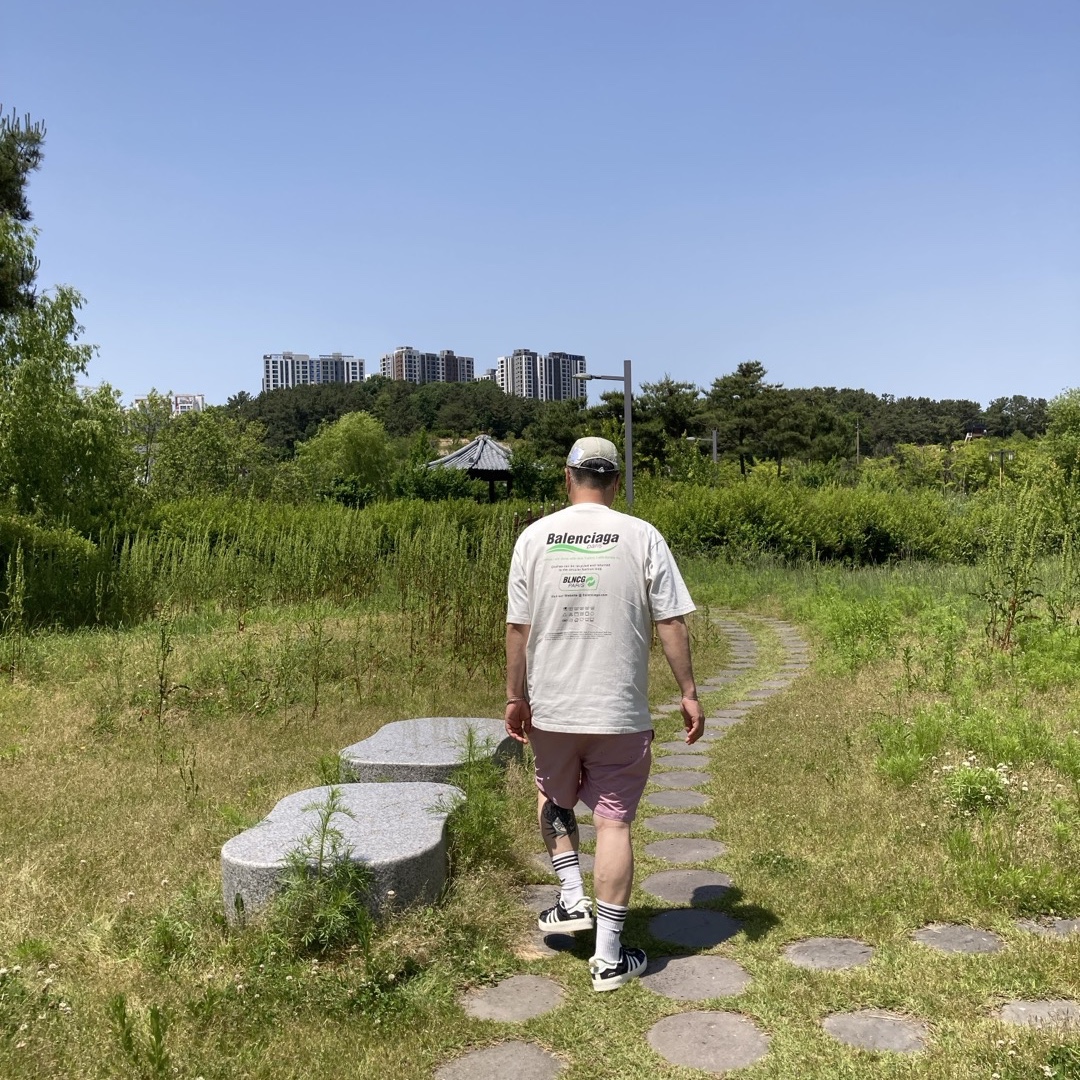 Adidas x Song for the Mute Campus 80s Core Black Cream White, Our Legacy Work Shop Rippy Trail Cap Moss 착용 스타일