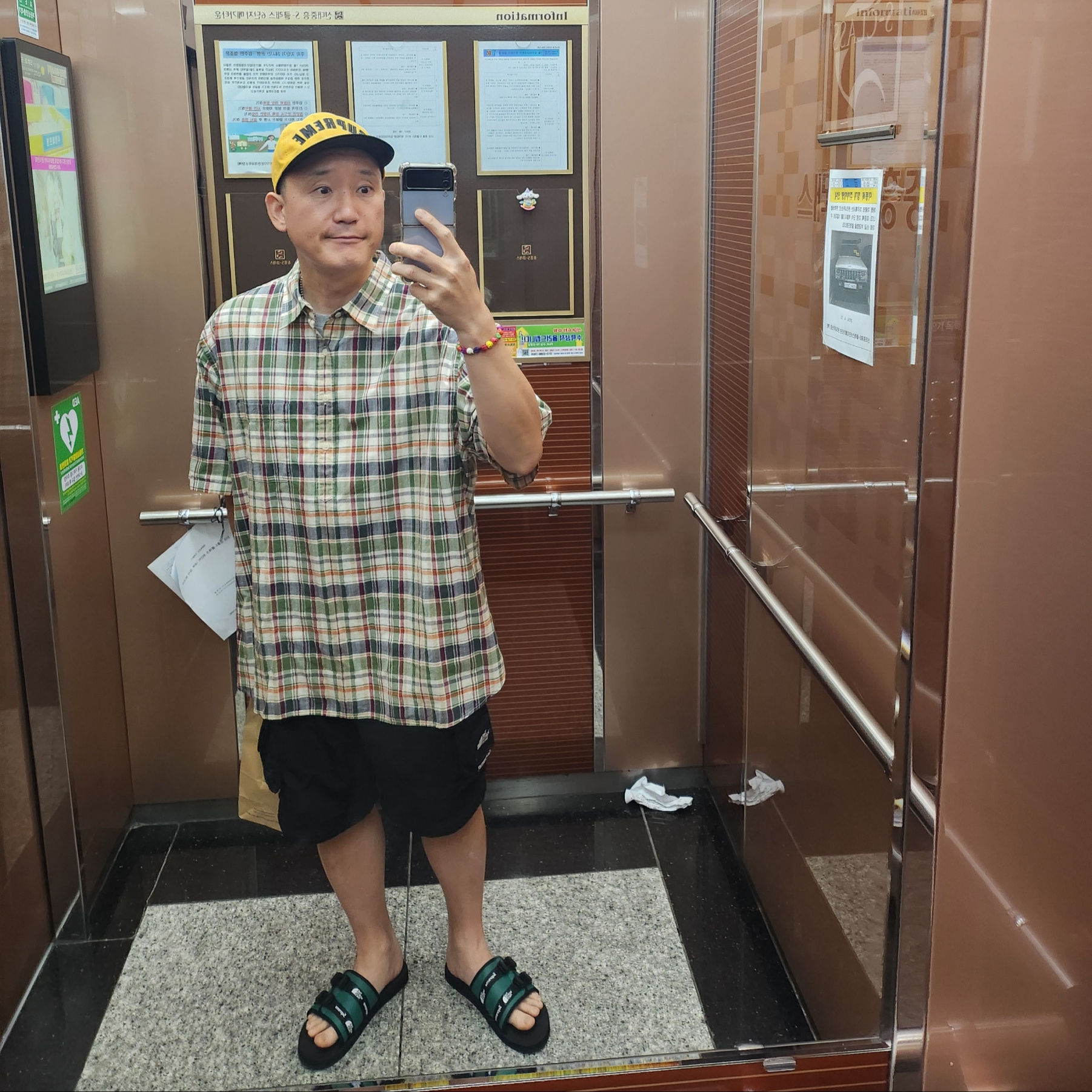 Supreme x The North Face Trekking Sandal Black - 22SS, Supreme x The North Face Arc Logo 6-Panel Teal - 19SS 착용 스타일 - 1