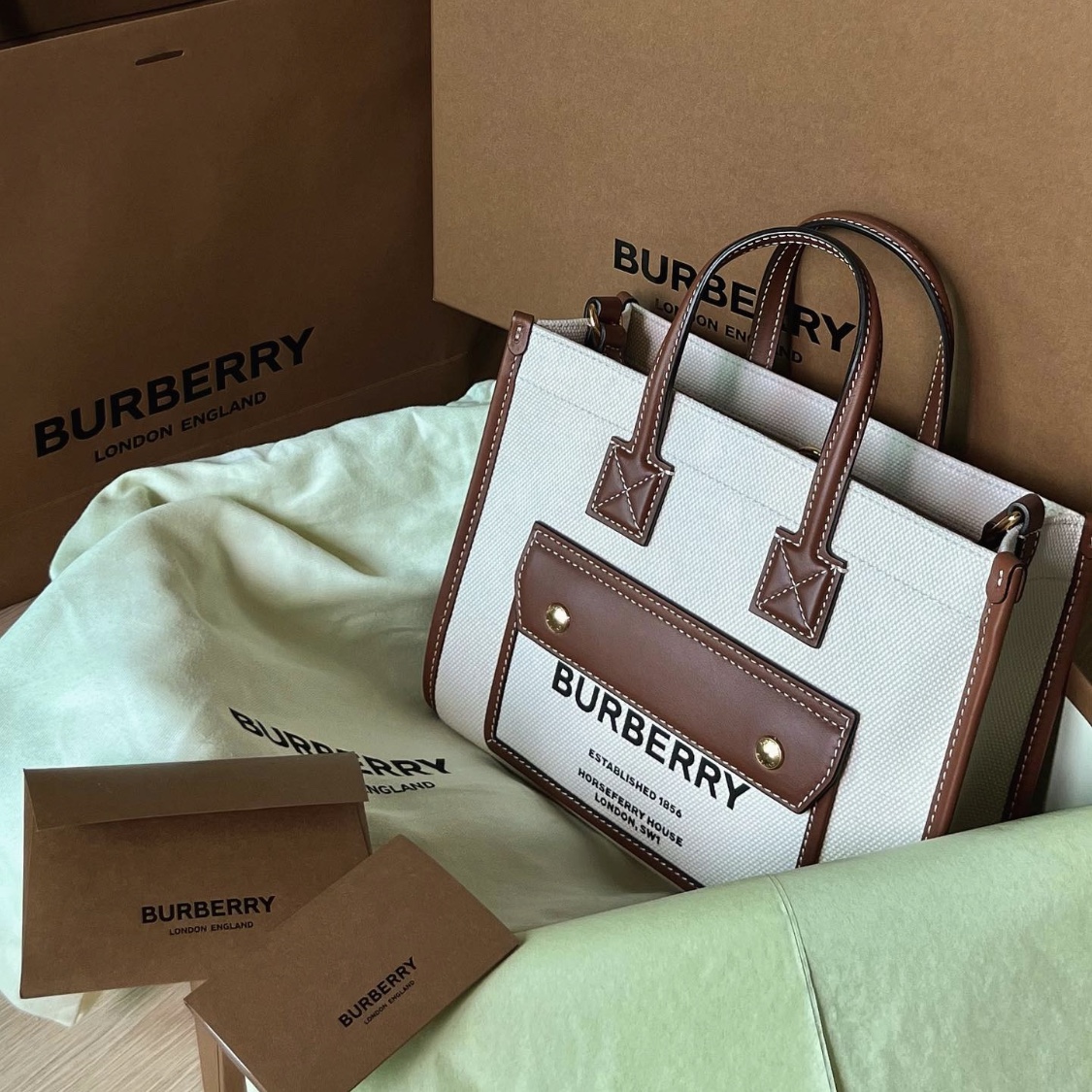 Burberry Mini Two-Tone Canvas and Leather Freya Tote Bag Natural Tan 착용 스타일