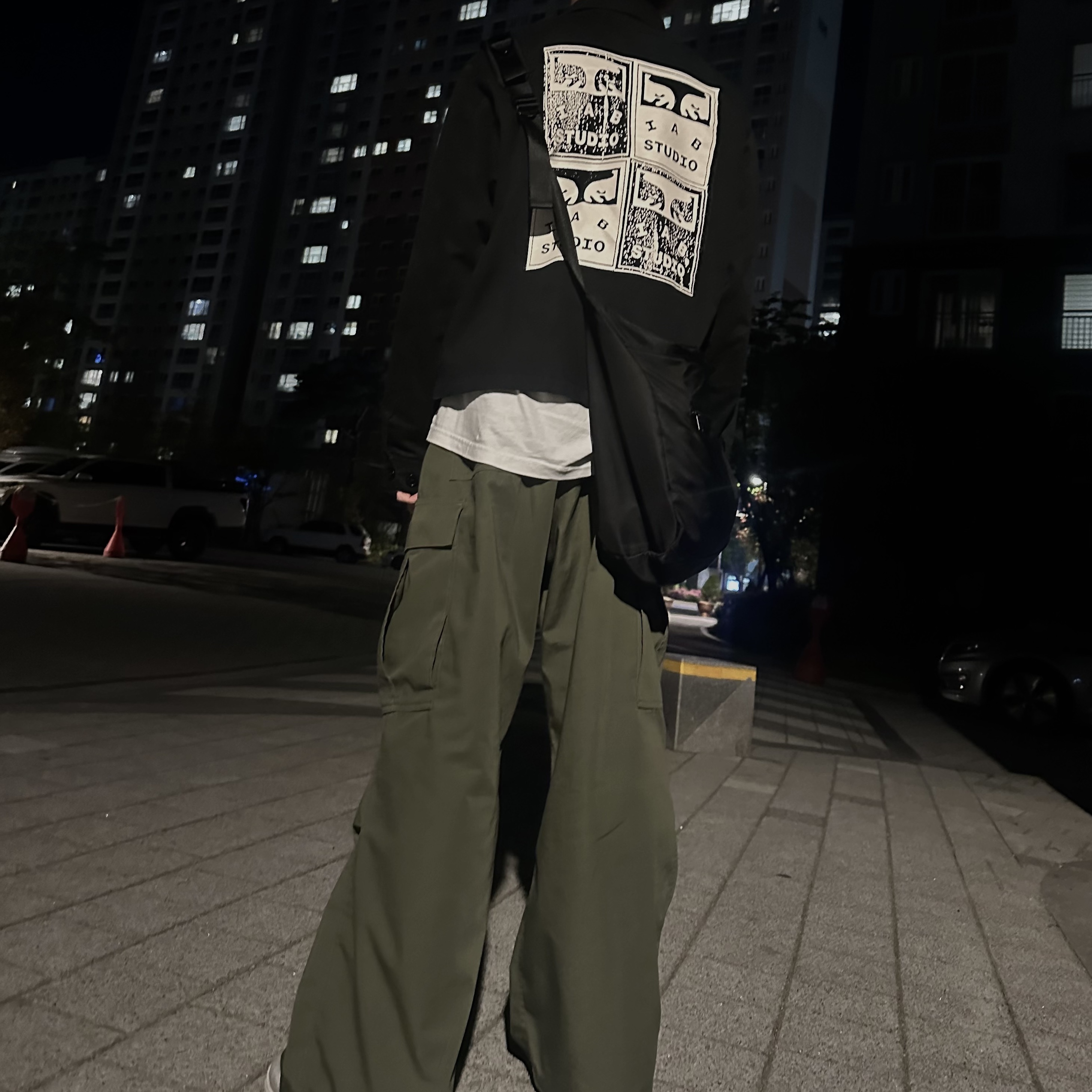 IAB Studio x Obey Poster Zip Jacket Anthracite 착용 스타일