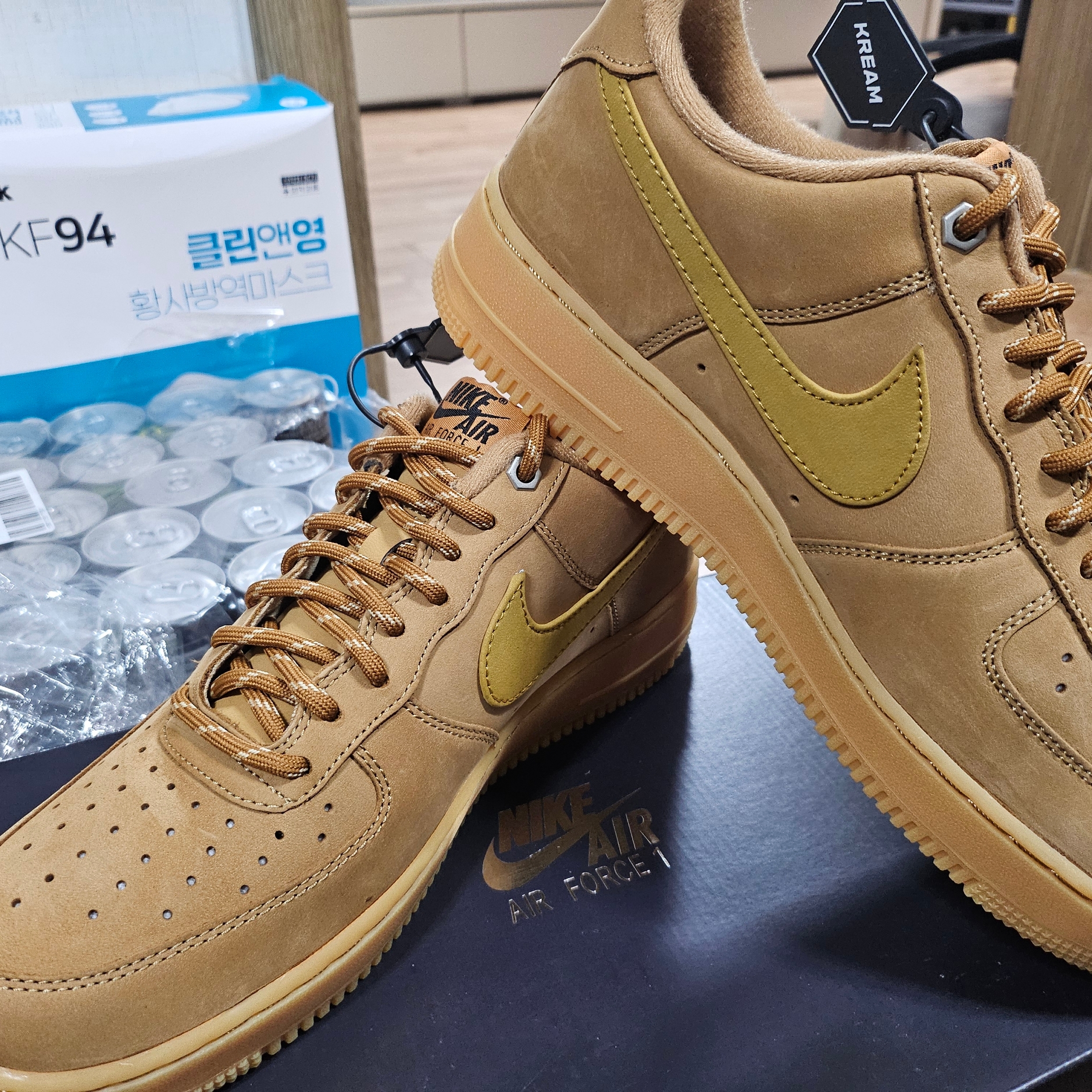 Nike Air Force 1 '07 WB Flax 착용 스타일