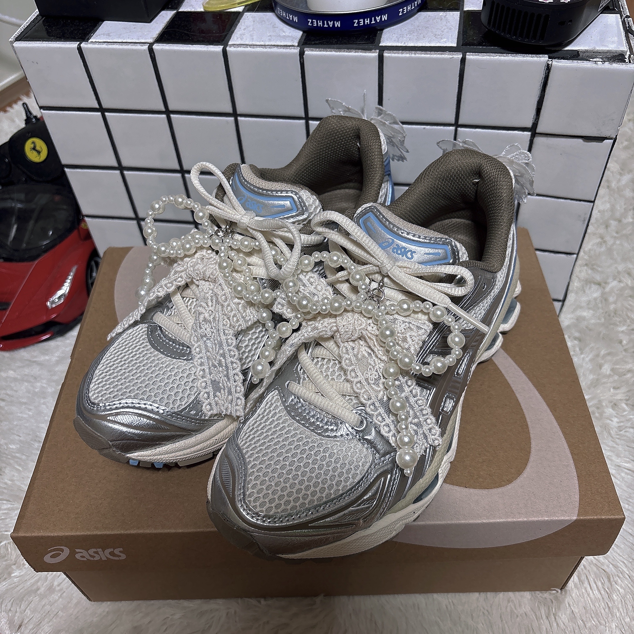 (W) Asics Gel-Kayano 14 Cream Pepper 착용 스타일 - 2