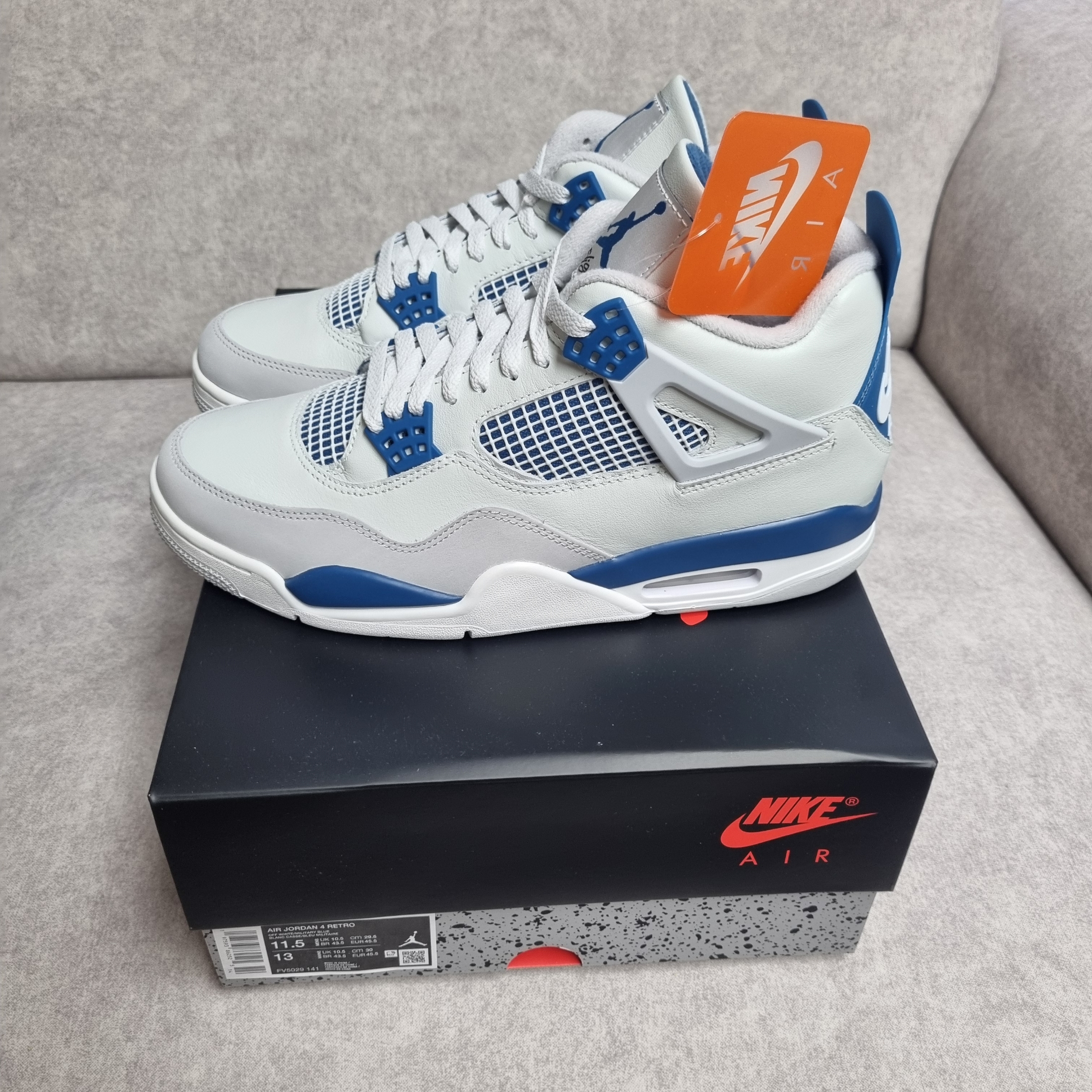 Jordan 4 Retro Industrial Blue 착용 스타일