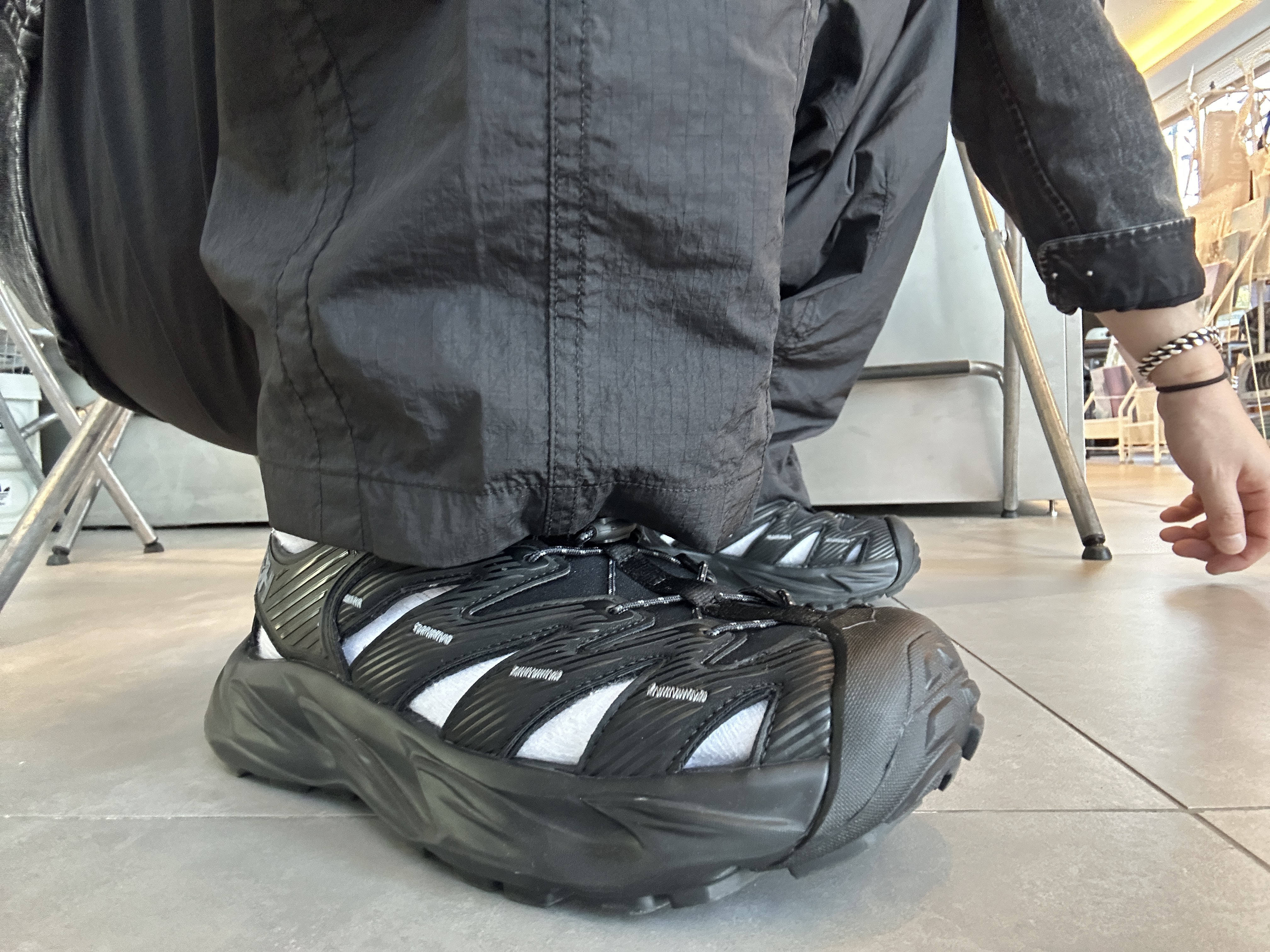 Hoka Hopara Black 착용 스타일 - 1