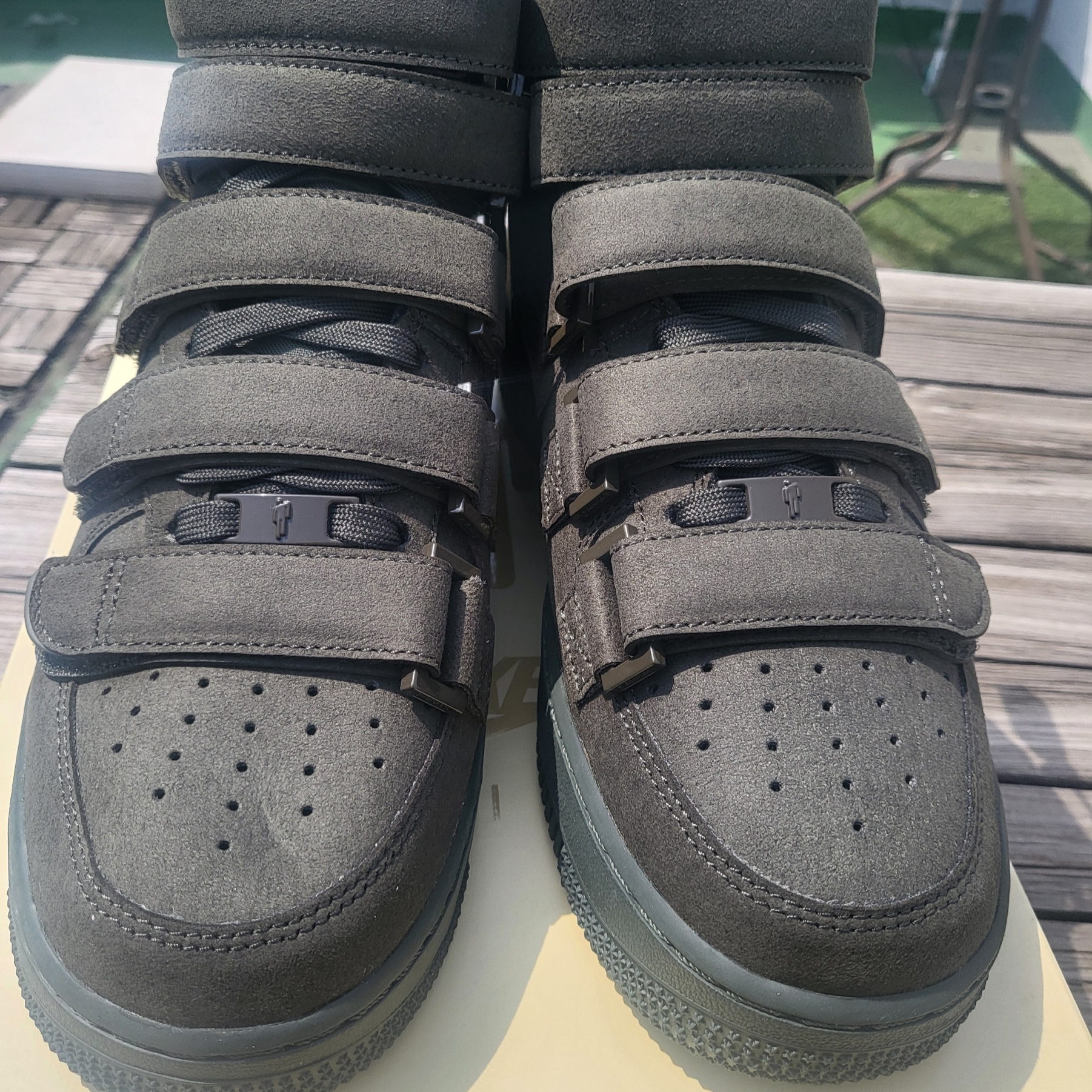 Nike x Billie Eilish Air Force 1 High '07 SP Sequoia 착용 스타일 - 5